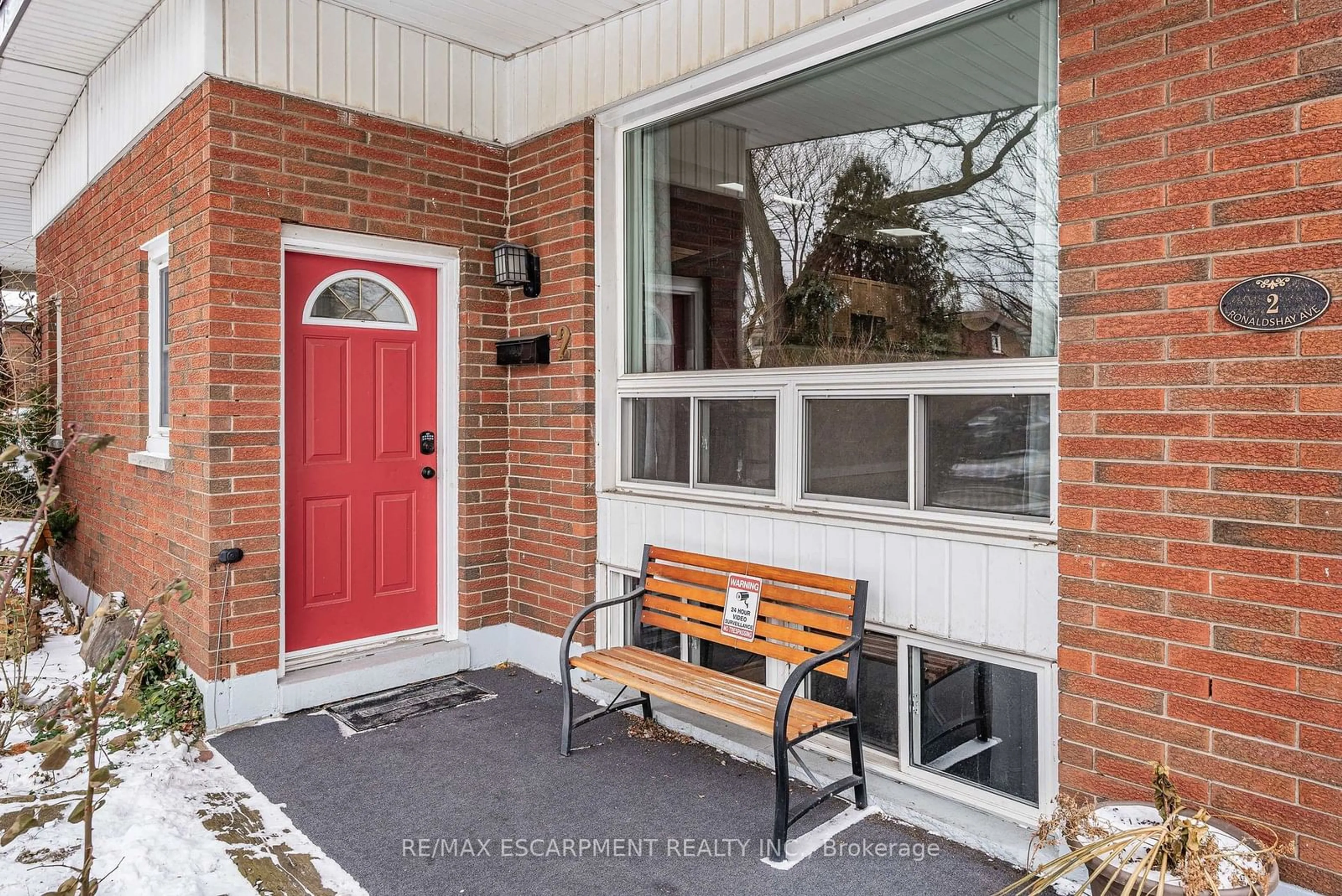 Indoor entryway for 2 Ronaldshay Ave, Hamilton Ontario L9A 3B1