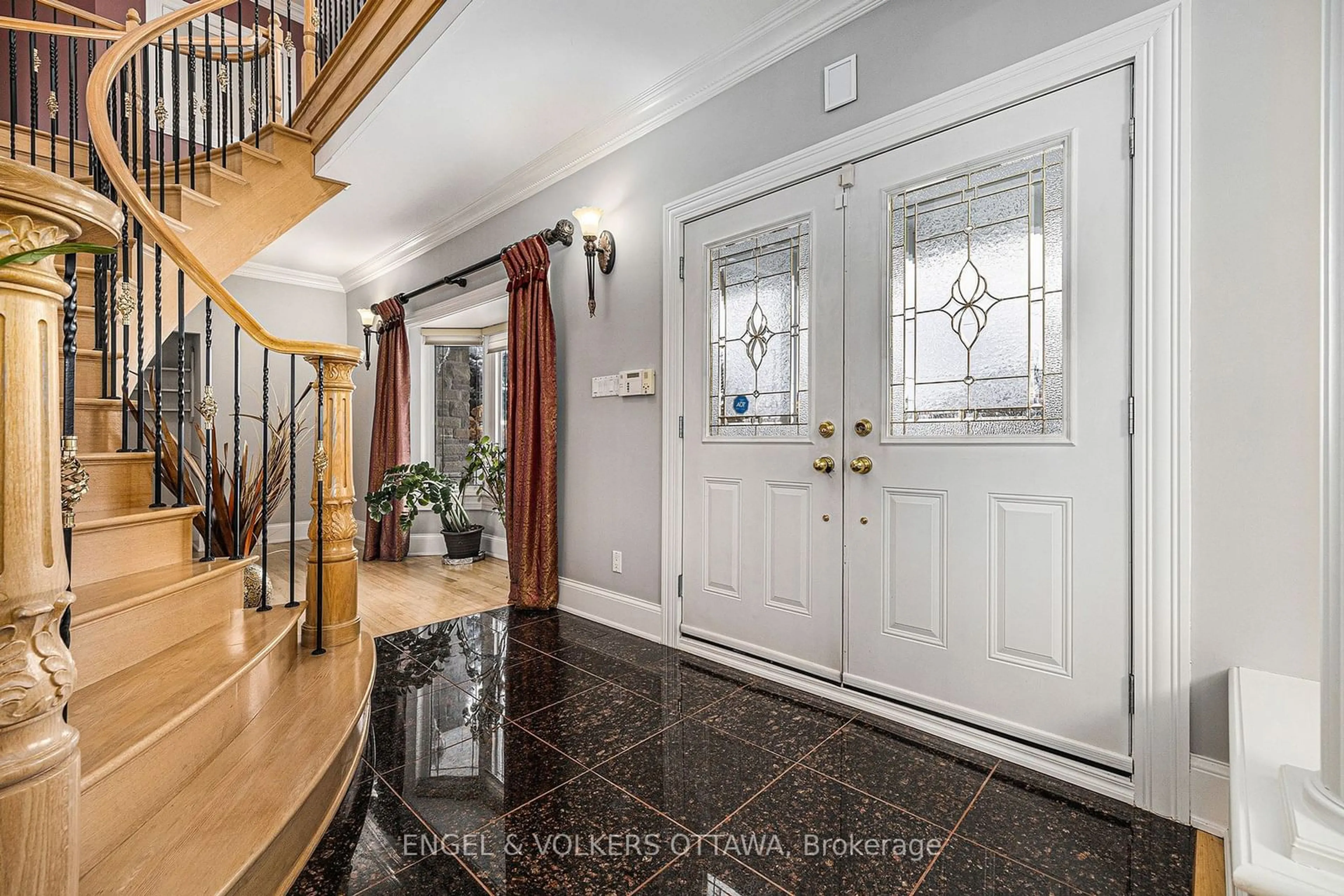 Indoor entryway for 1571 Sequoia Dr, Orleans - Cumberland and Area Ontario K4C 1C2