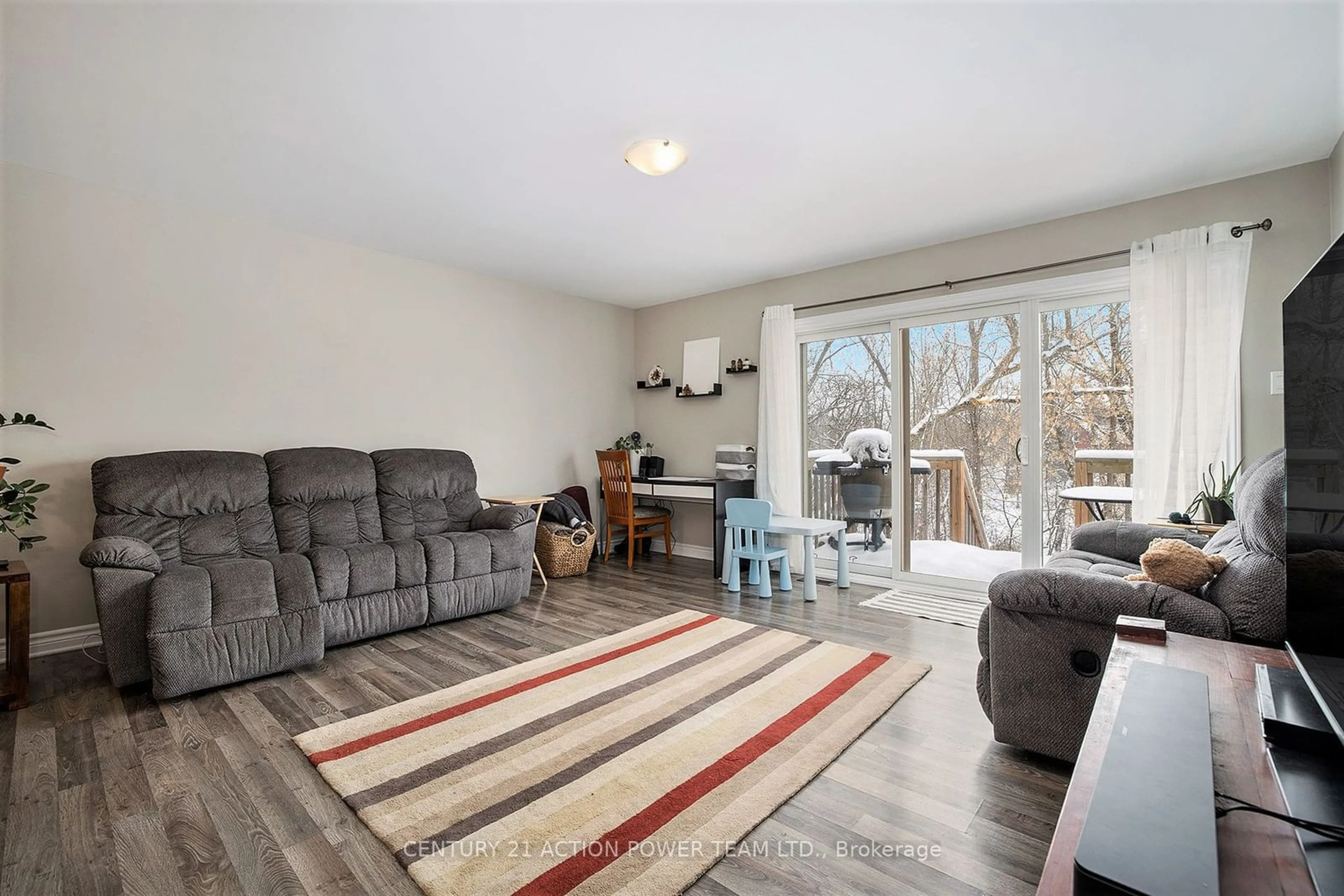 Living room with furniture, unknown for 336 Solstice Cres, Russell Ontario K0A 1W0