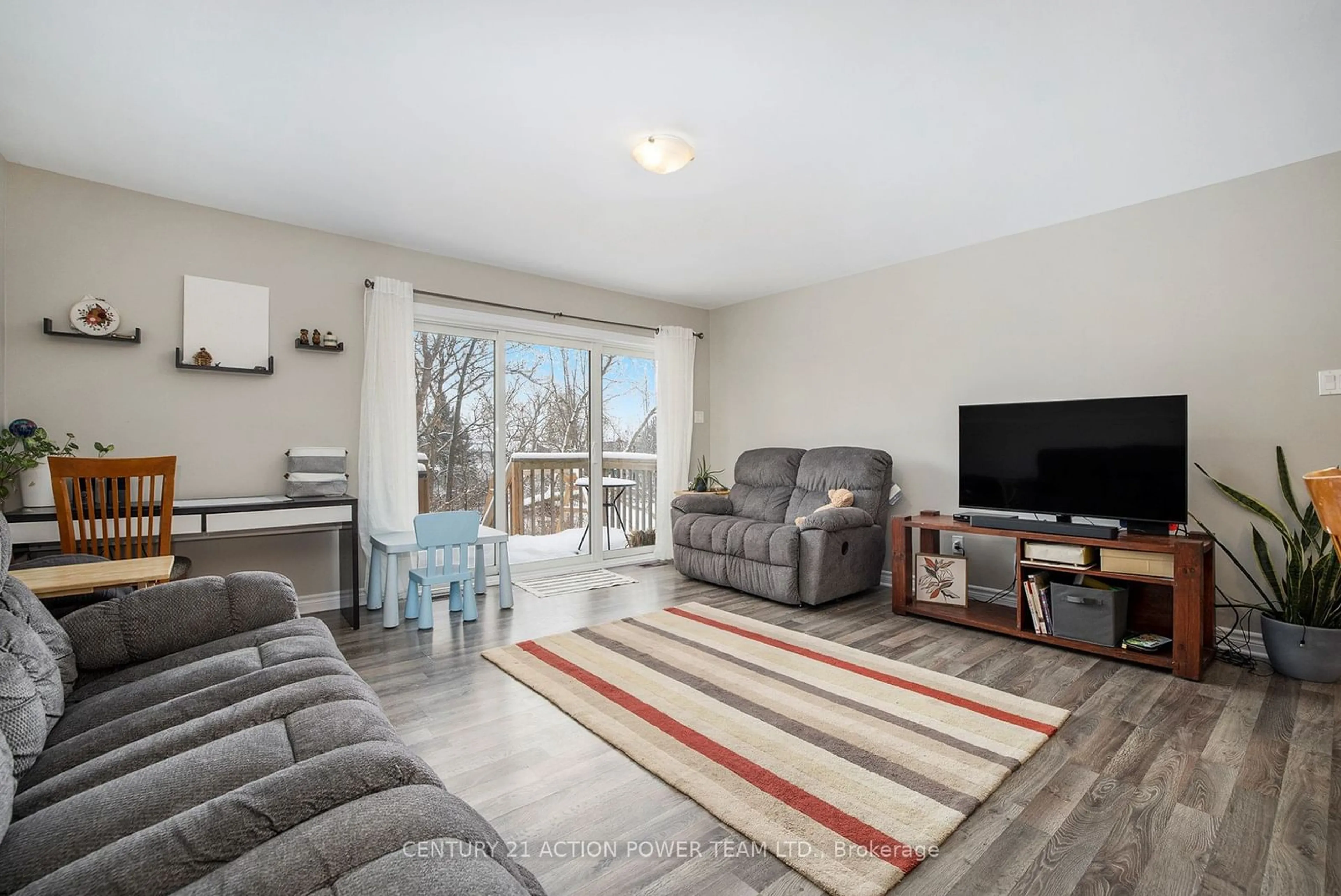 Living room with furniture, unknown for 336 Solstice Cres, Russell Ontario K0A 1W0