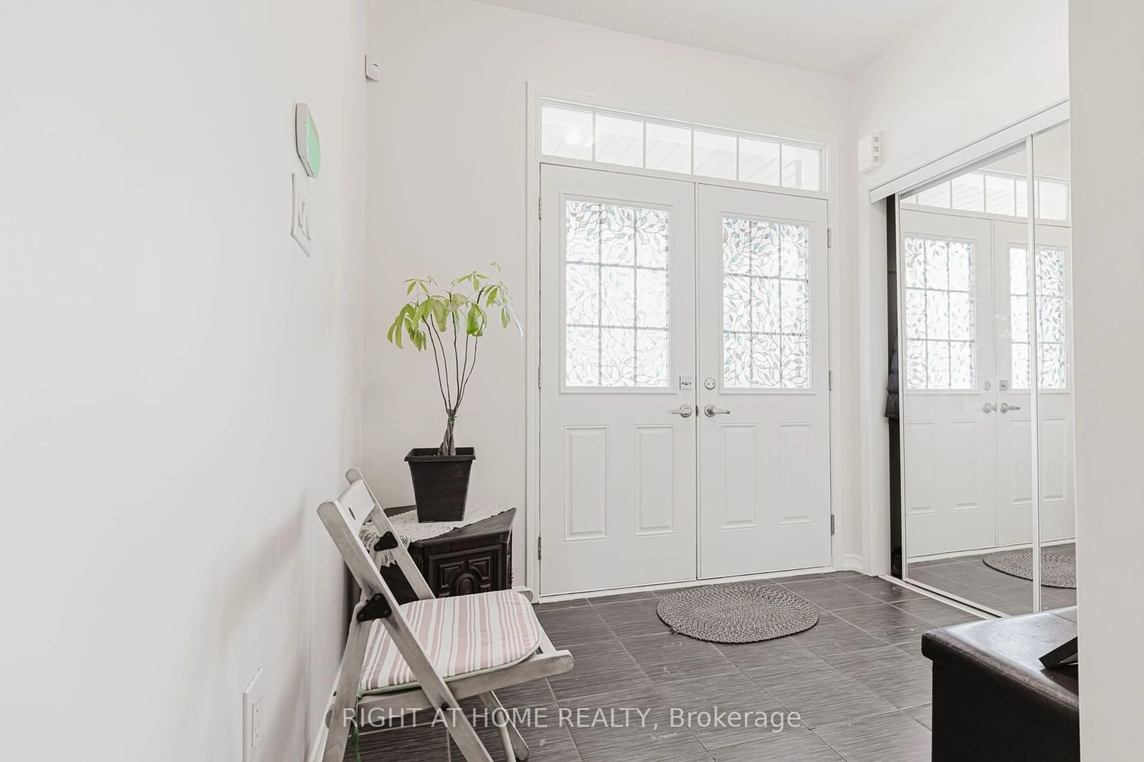 Indoor entryway for 46 Sinden Rd, Brantford Ontario N3T 0P8