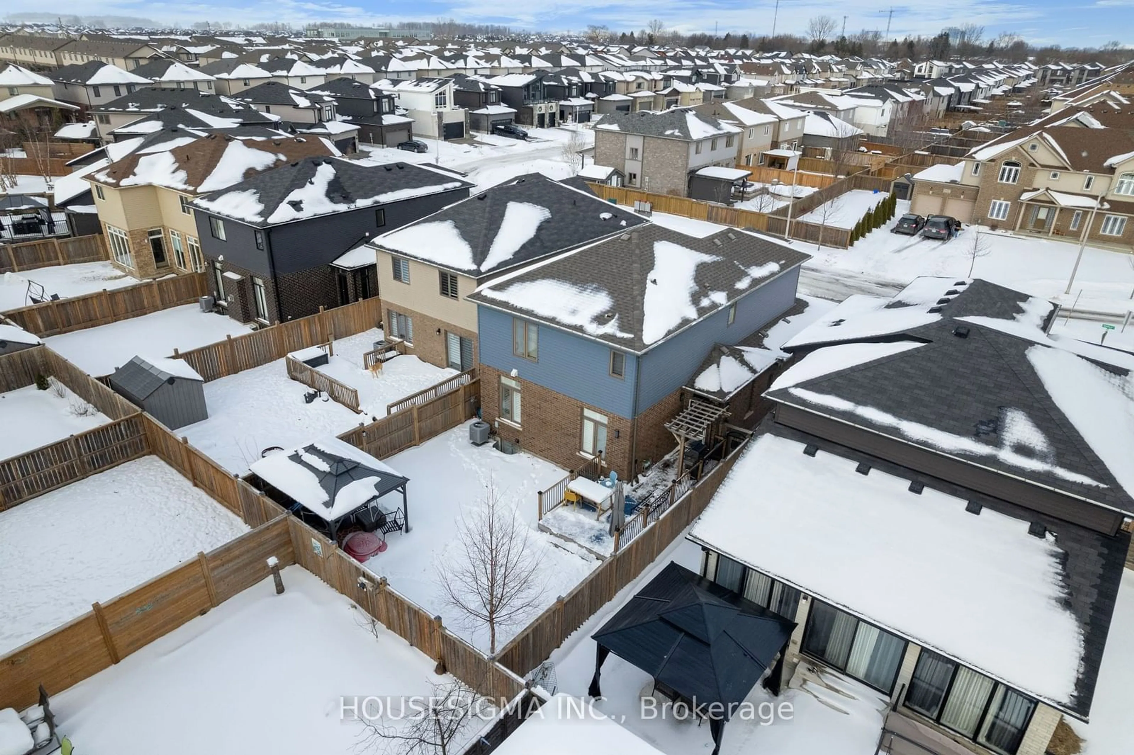 A pic from outside/outdoor area/front of a property/back of a property/a pic from drone, street for 510 Tansbury St, London Ontario N6G 0J6