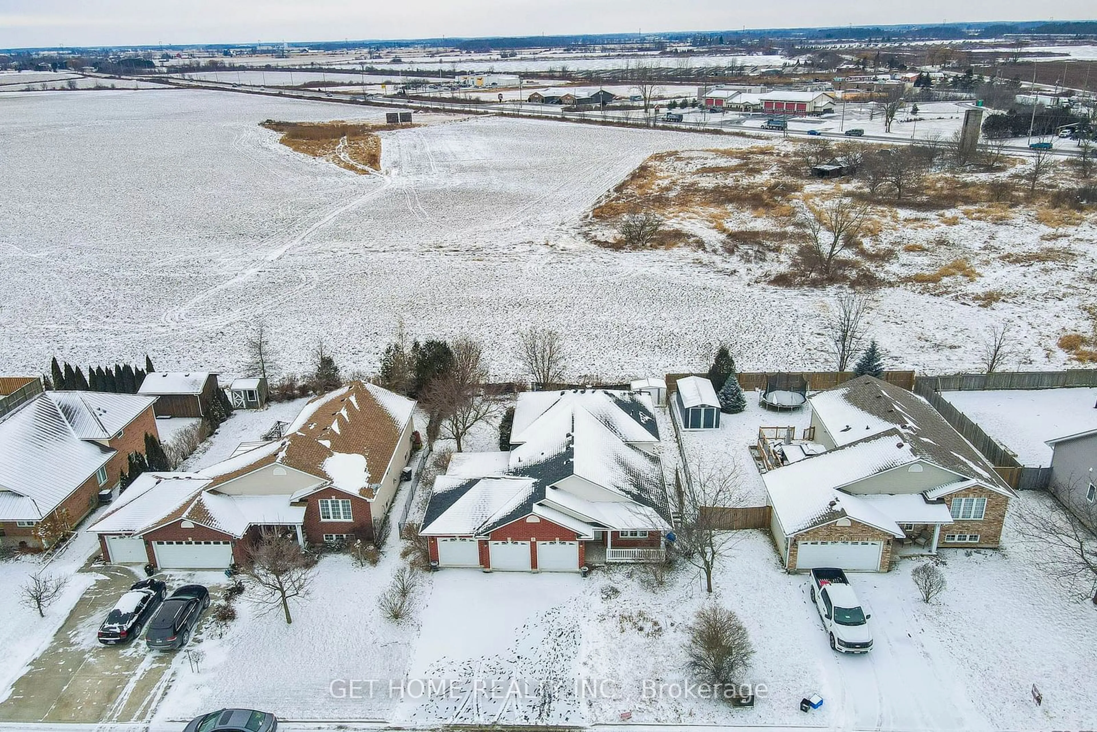 A pic from outside/outdoor area/front of a property/back of a property/a pic from drone, water/lake/river/ocean view for 7 DONNA Dr, Haldimand Ontario N0A 1H0