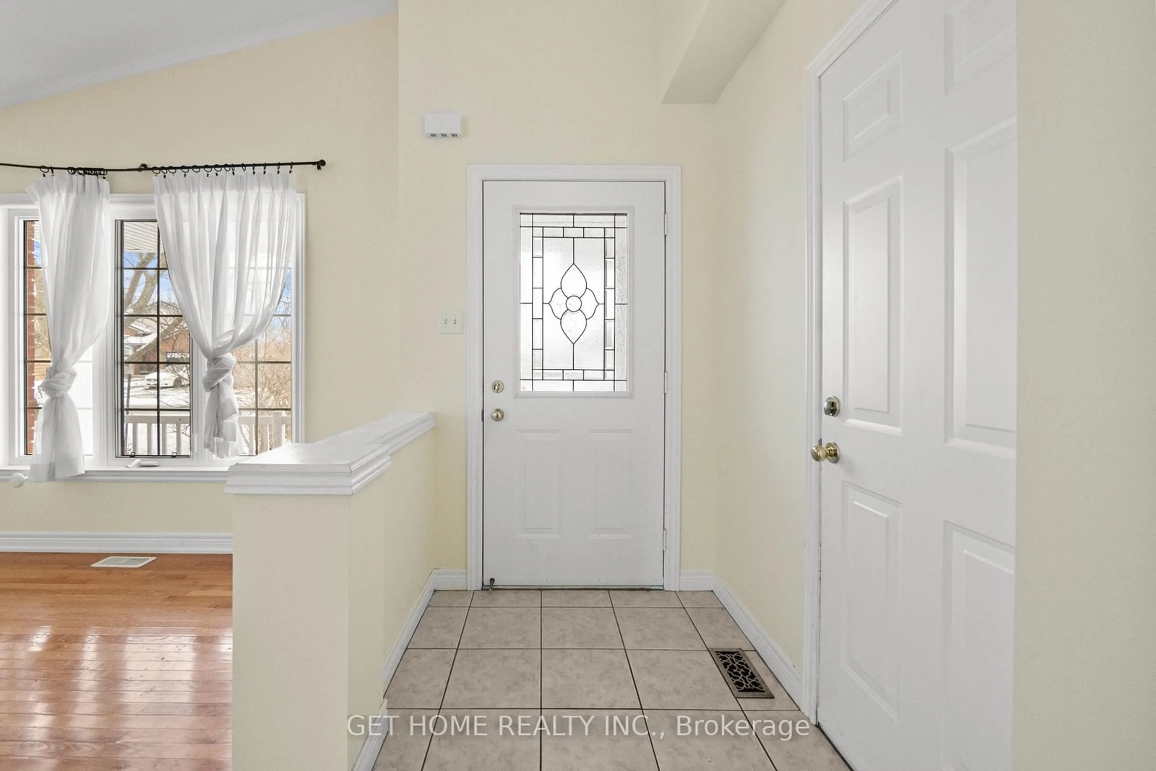 Indoor entryway for 7 DONNA Dr, Haldimand Ontario N0A 1H0