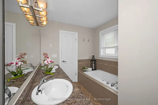 Additional property image - 32 Waterwheel Cres