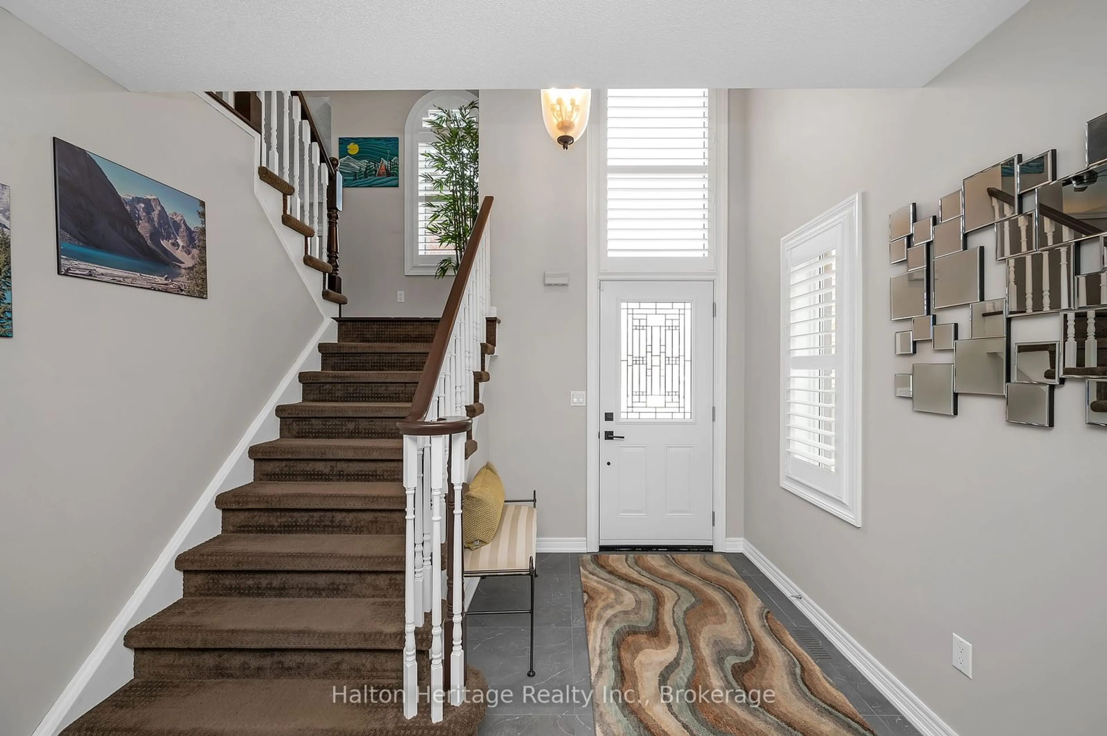 Indoor entryway for 32 Waterwheel Cres, Hamilton Ontario L9H 7B8