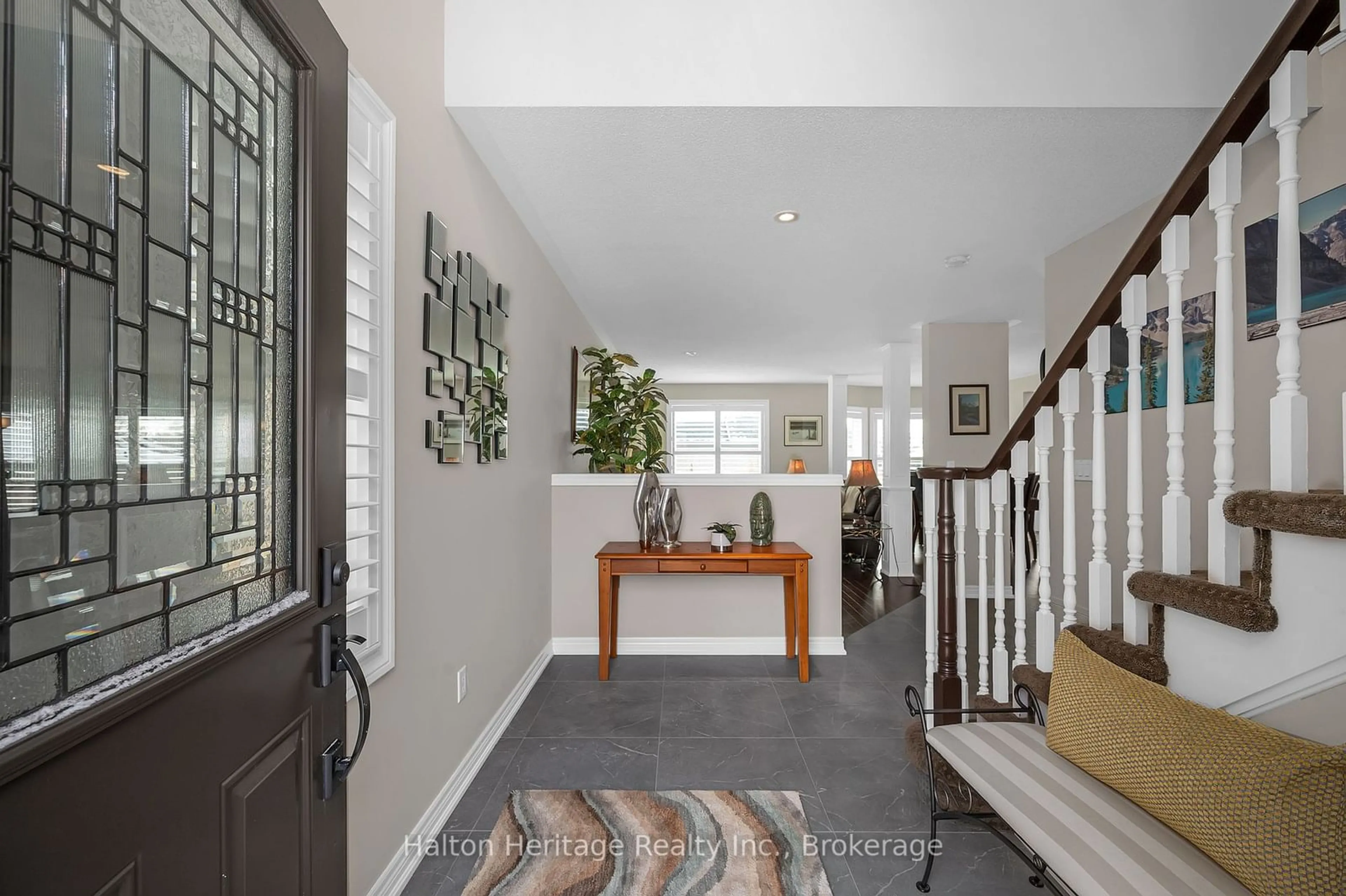 Indoor entryway for 32 Waterwheel Cres, Hamilton Ontario L9H 7B8