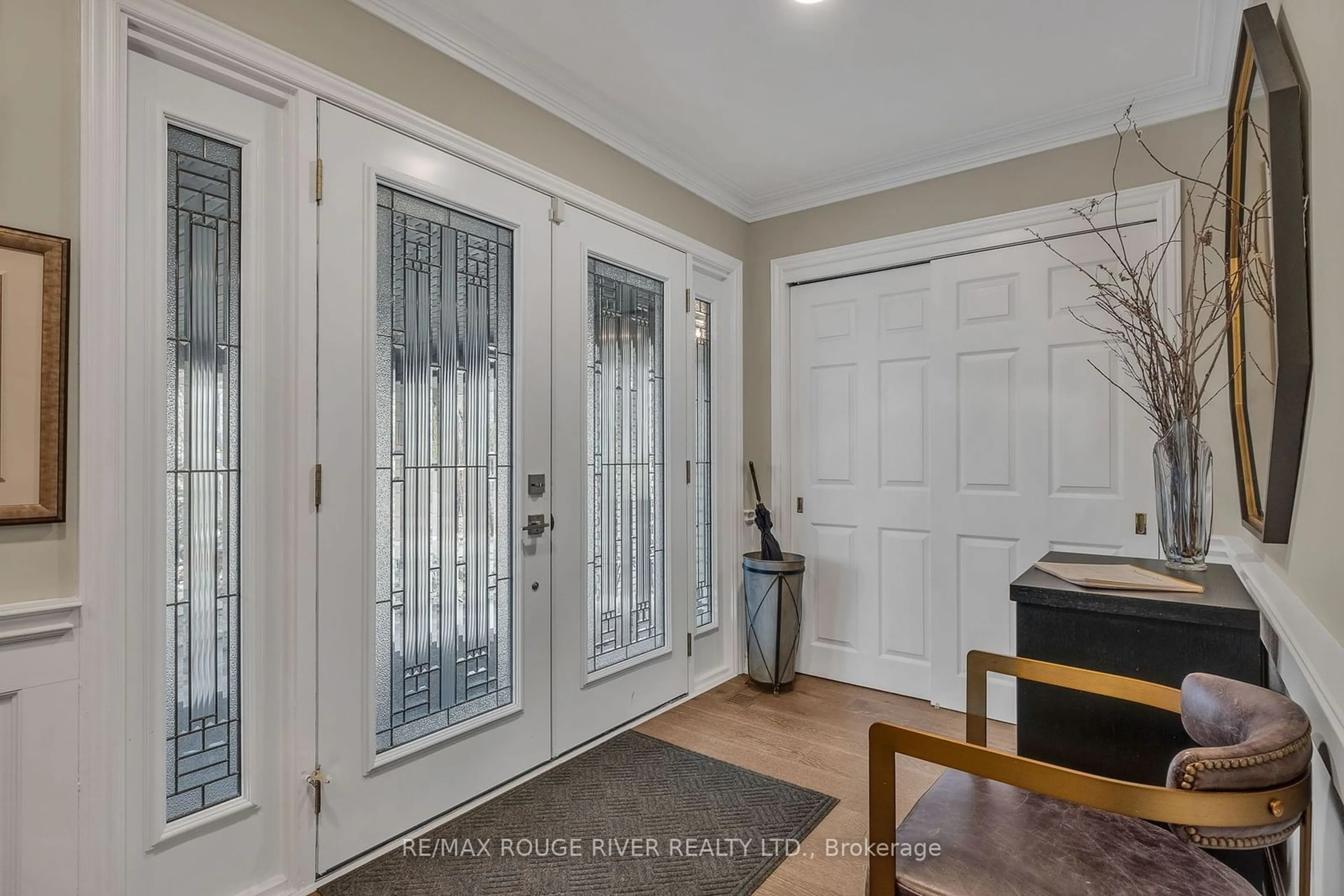 Indoor entryway for 7 Sunrise Crt, Cobourg Ontario K9A 0W7