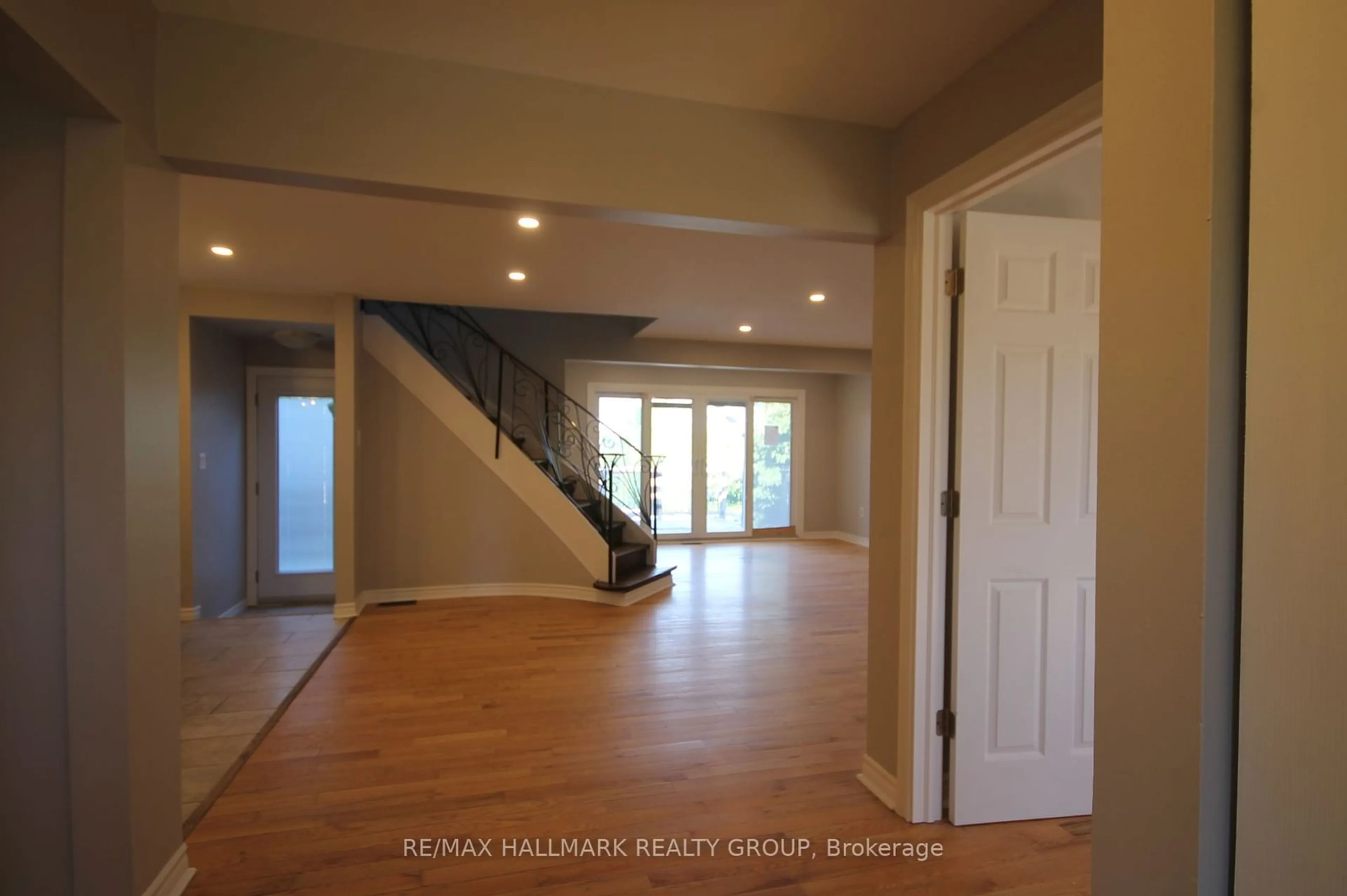 Indoor entryway for 1844 RIVER Rd, Manotick - Kars - Rideau Twp and Area Ontario K4M 1B4