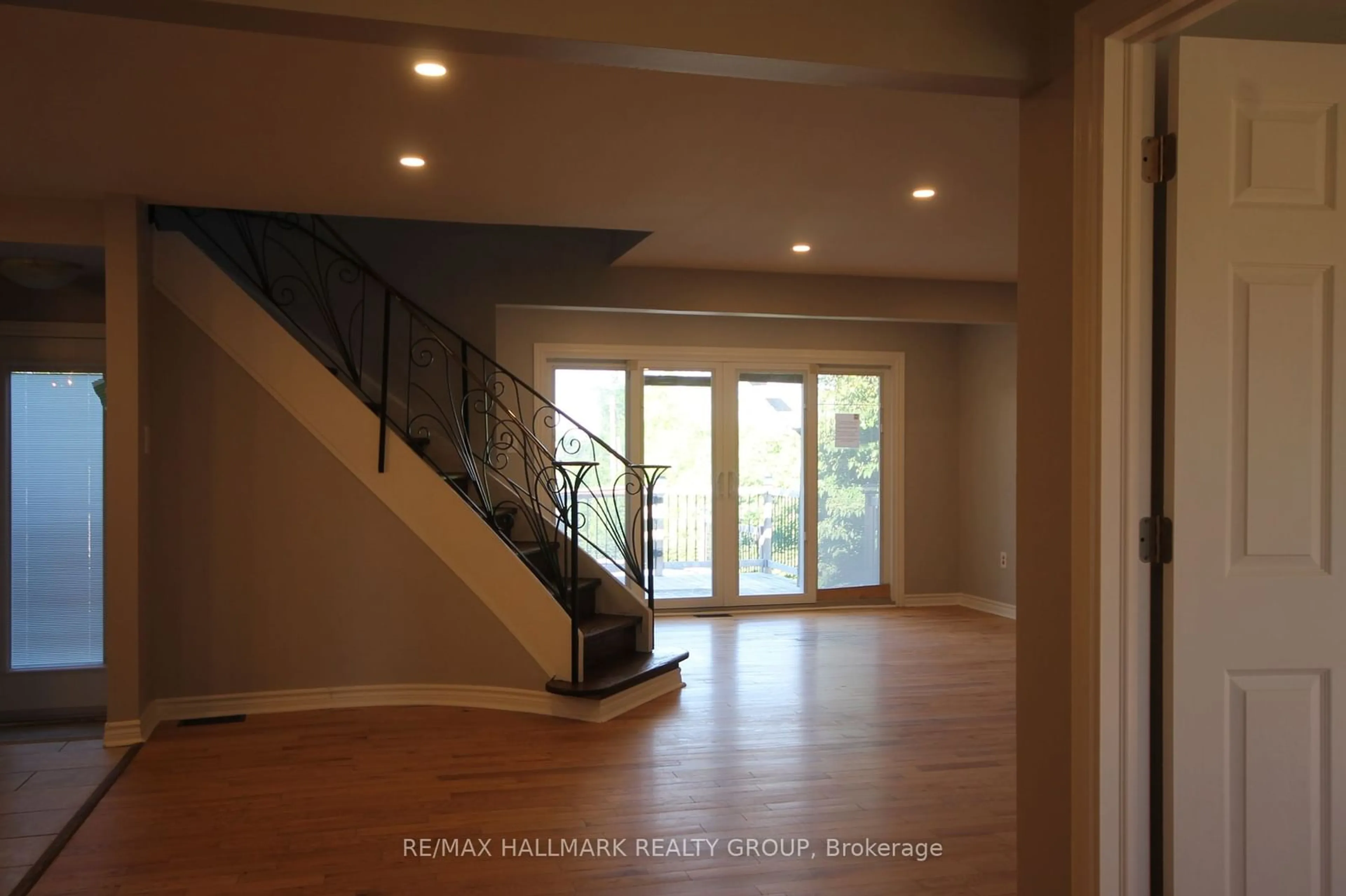 Indoor entryway for 1844 RIVER Rd, Manotick - Kars - Rideau Twp and Area Ontario K4M 1B4