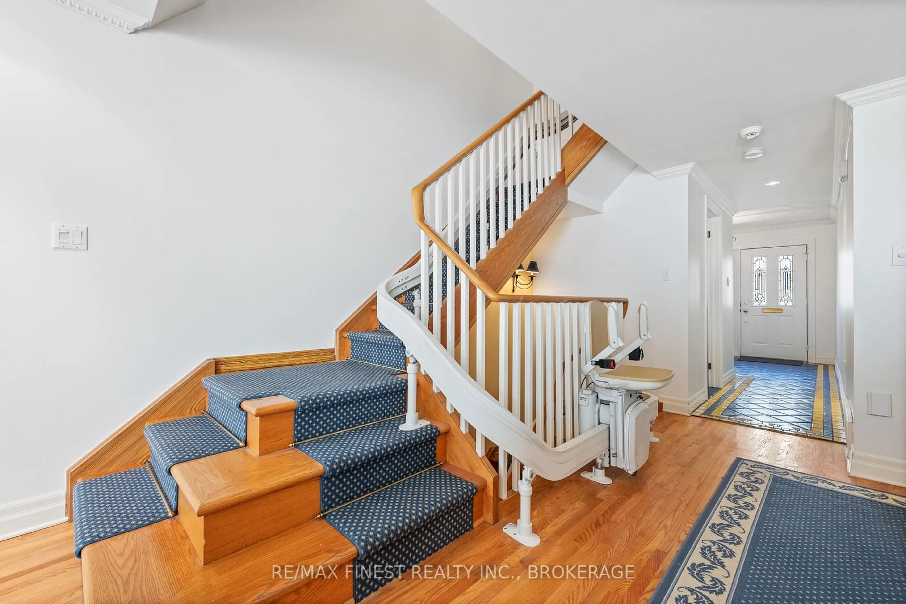 Stairs for 111 ECHO Dr #5, Glebe - Ottawa East and Area Ontario K1S 5K8