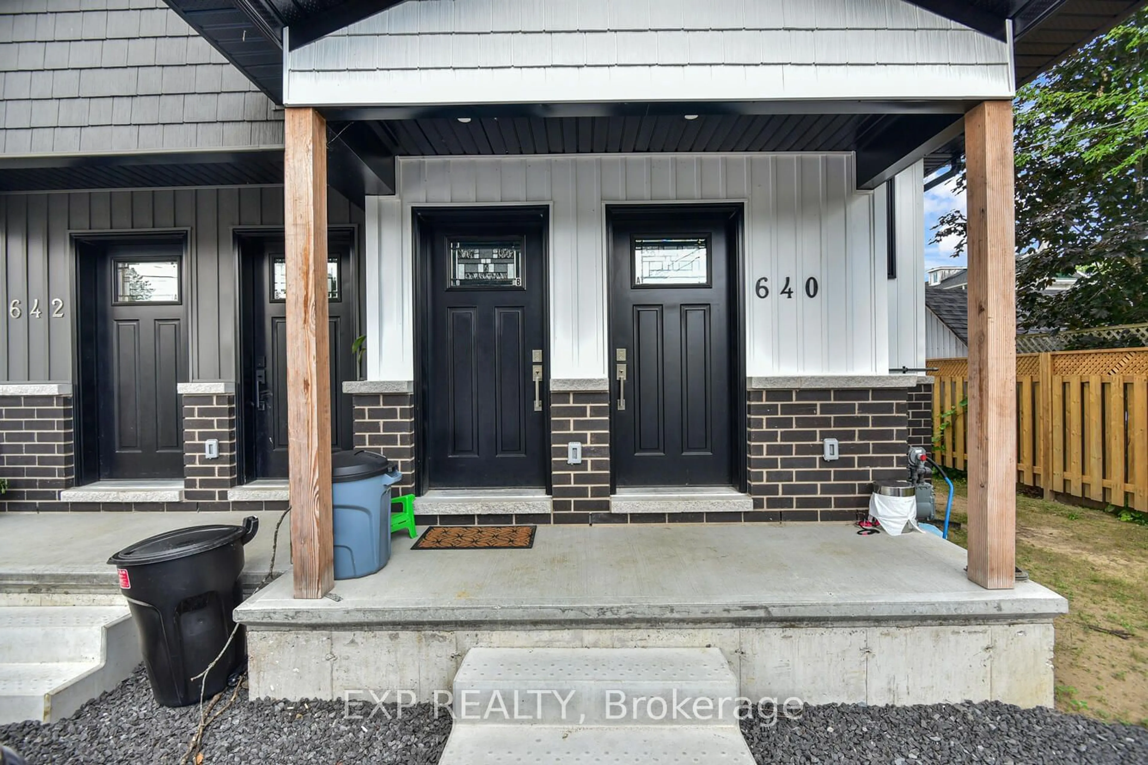 Indoor entryway for 642 West St, Prescott Ontario K0E 1X0