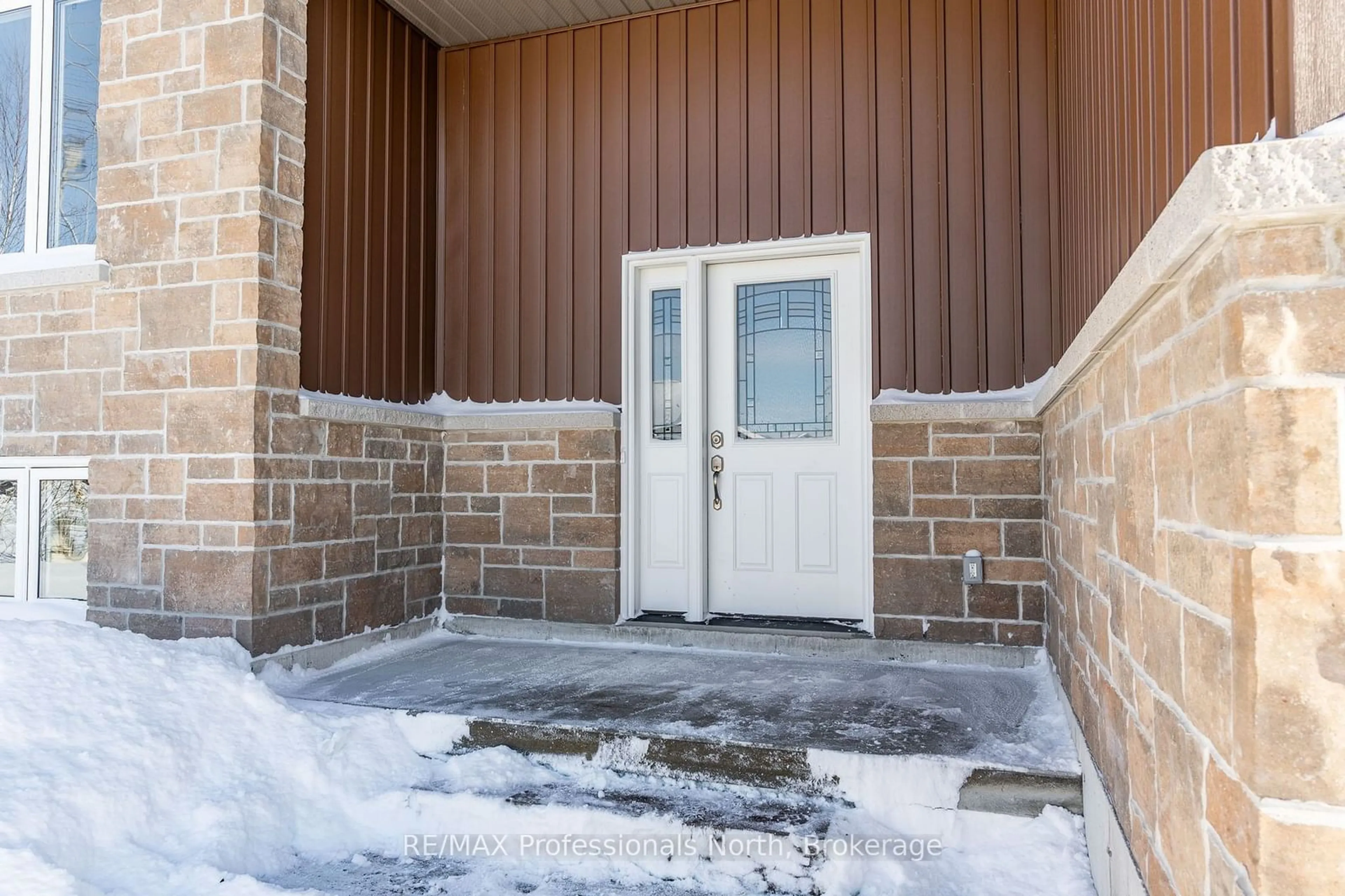 Indoor entryway for 7 Marluc Ave, Minden Hills Ontario K0M 2K0