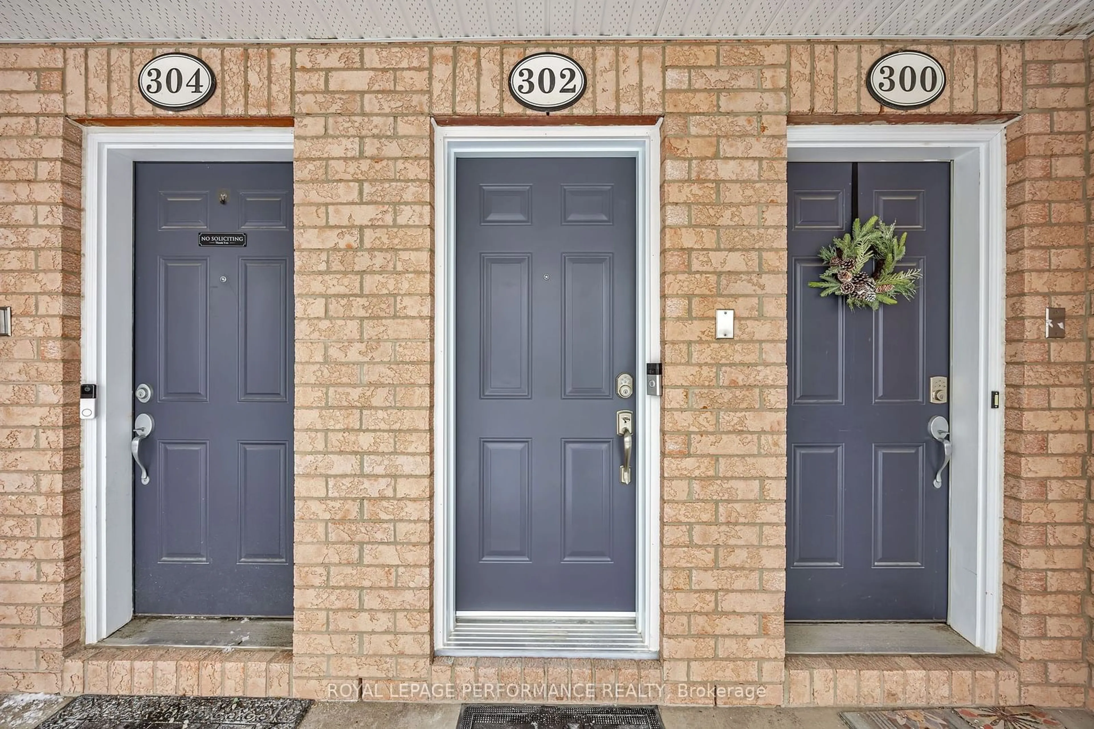 Indoor entryway for 302 Galston, Orleans - Convent Glen and Area Ontario K1W 0G3