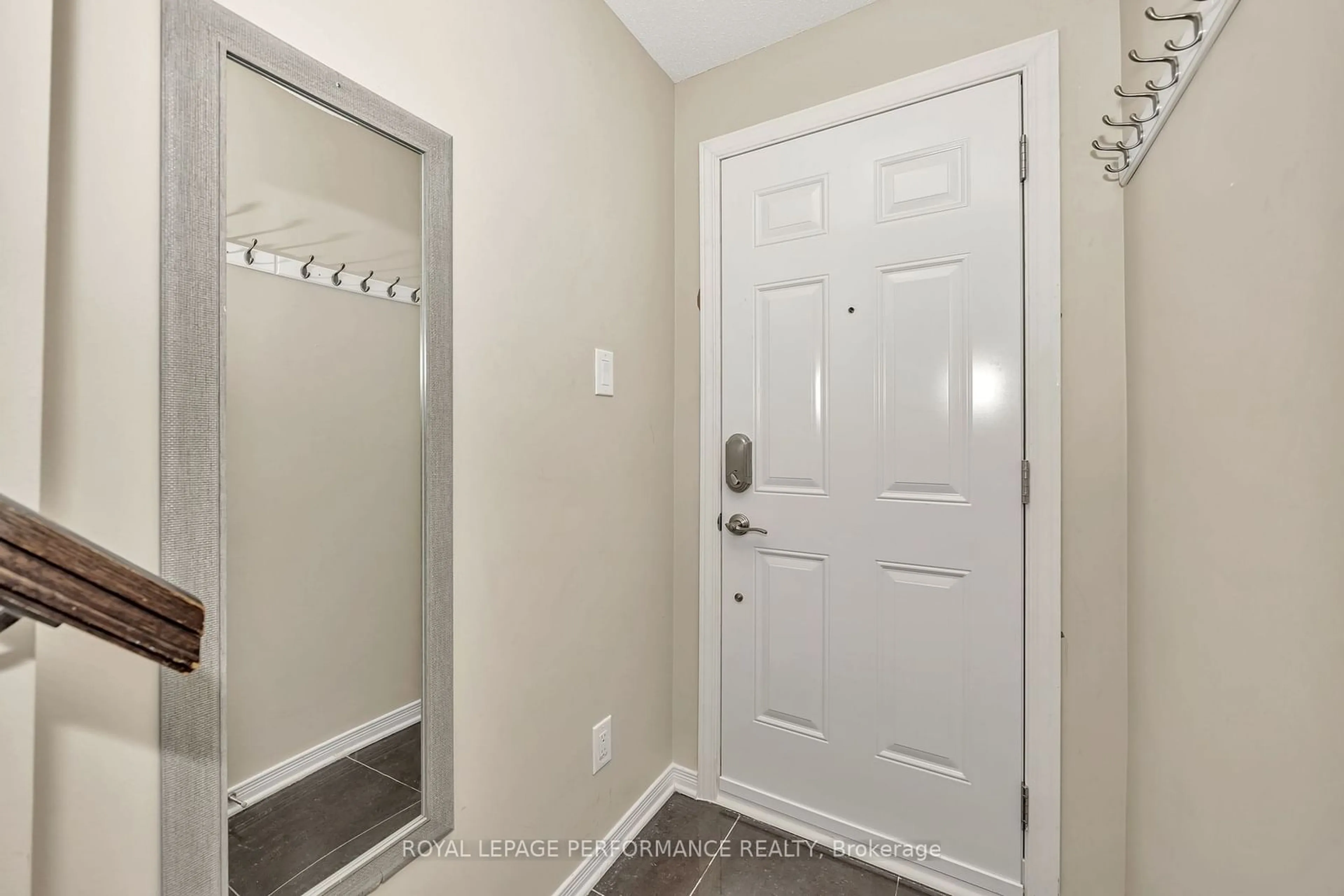 Indoor entryway for 302 Galston, Orleans - Convent Glen and Area Ontario K1W 0G3