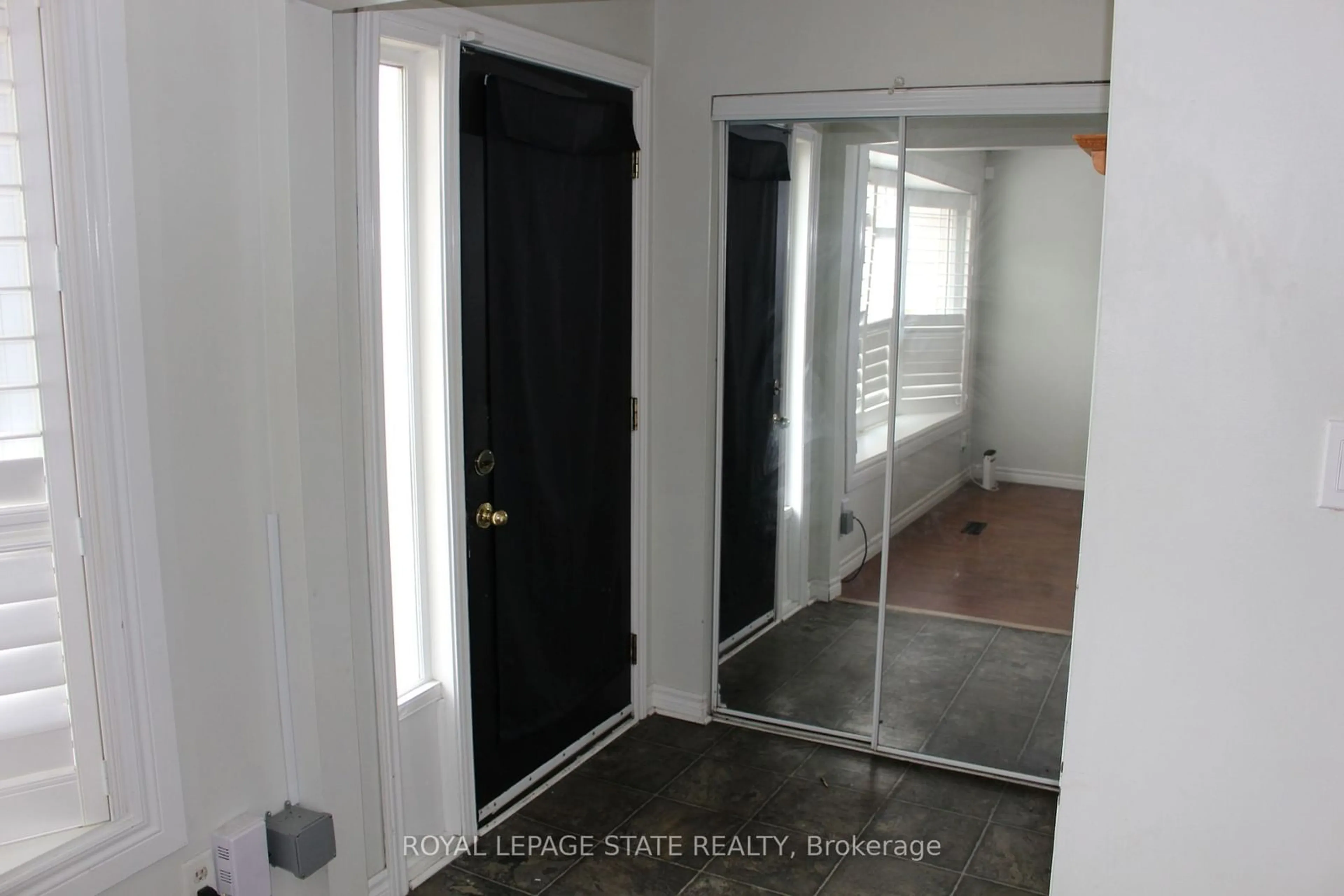 Indoor entryway for 43 Inverness St, Brantford Ontario N3V 1A9