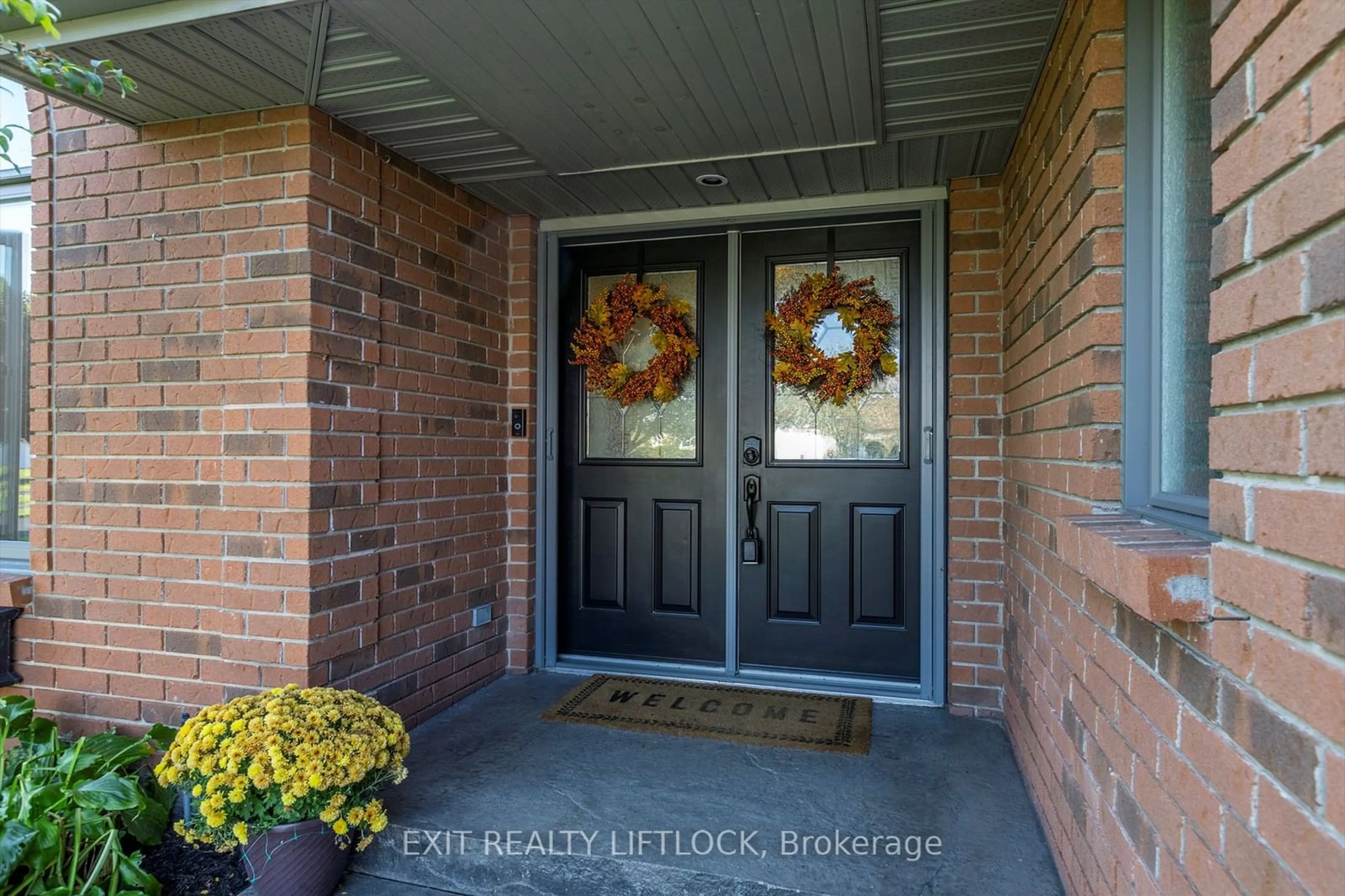 Indoor entryway for 7 Hillview Dr, Kawartha Lakes Ontario K0M 1A0