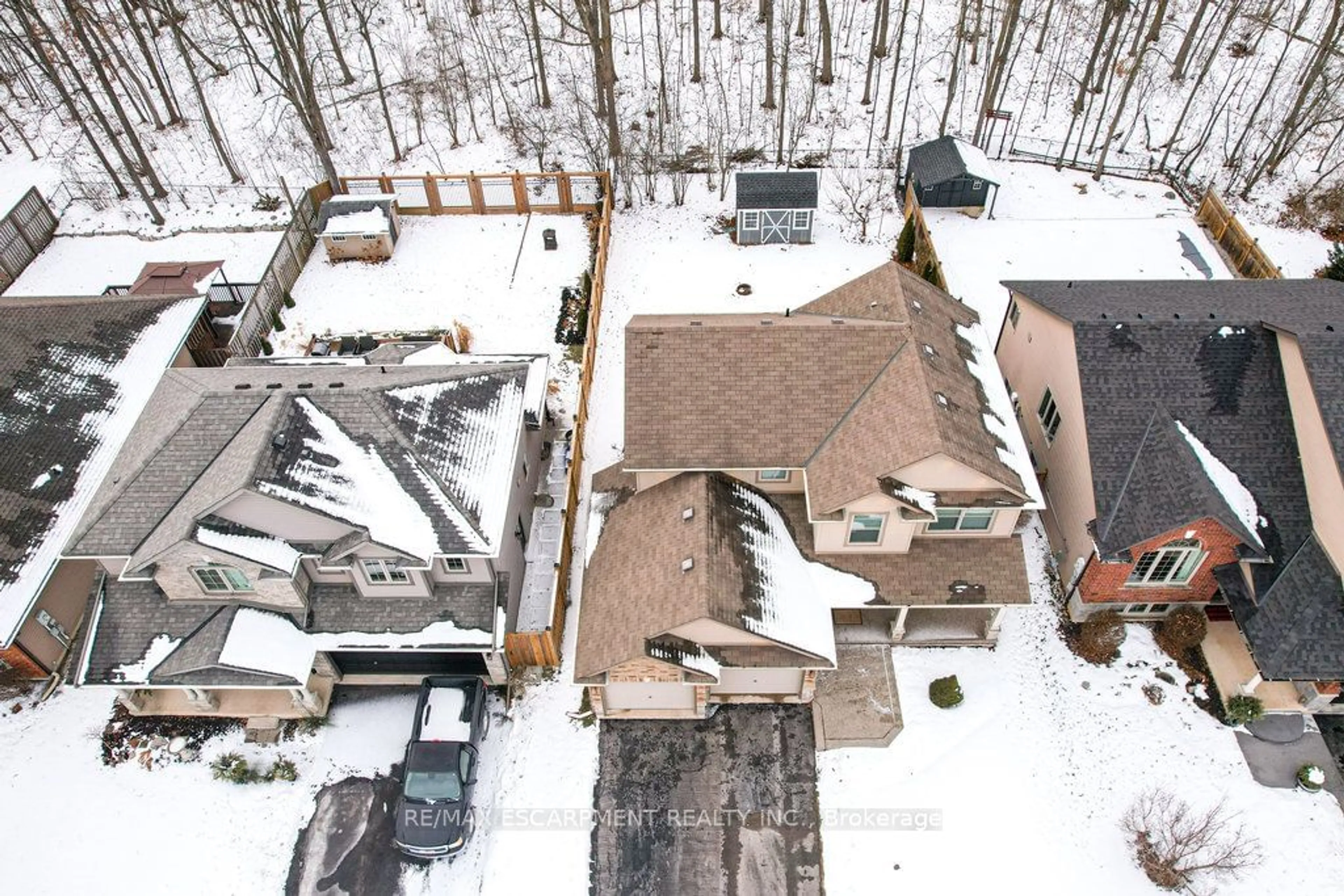 A pic from outside/outdoor area/front of a property/back of a property/a pic from drone, street for 54 Harvest Gate, West Lincoln Ontario L0R 2A0