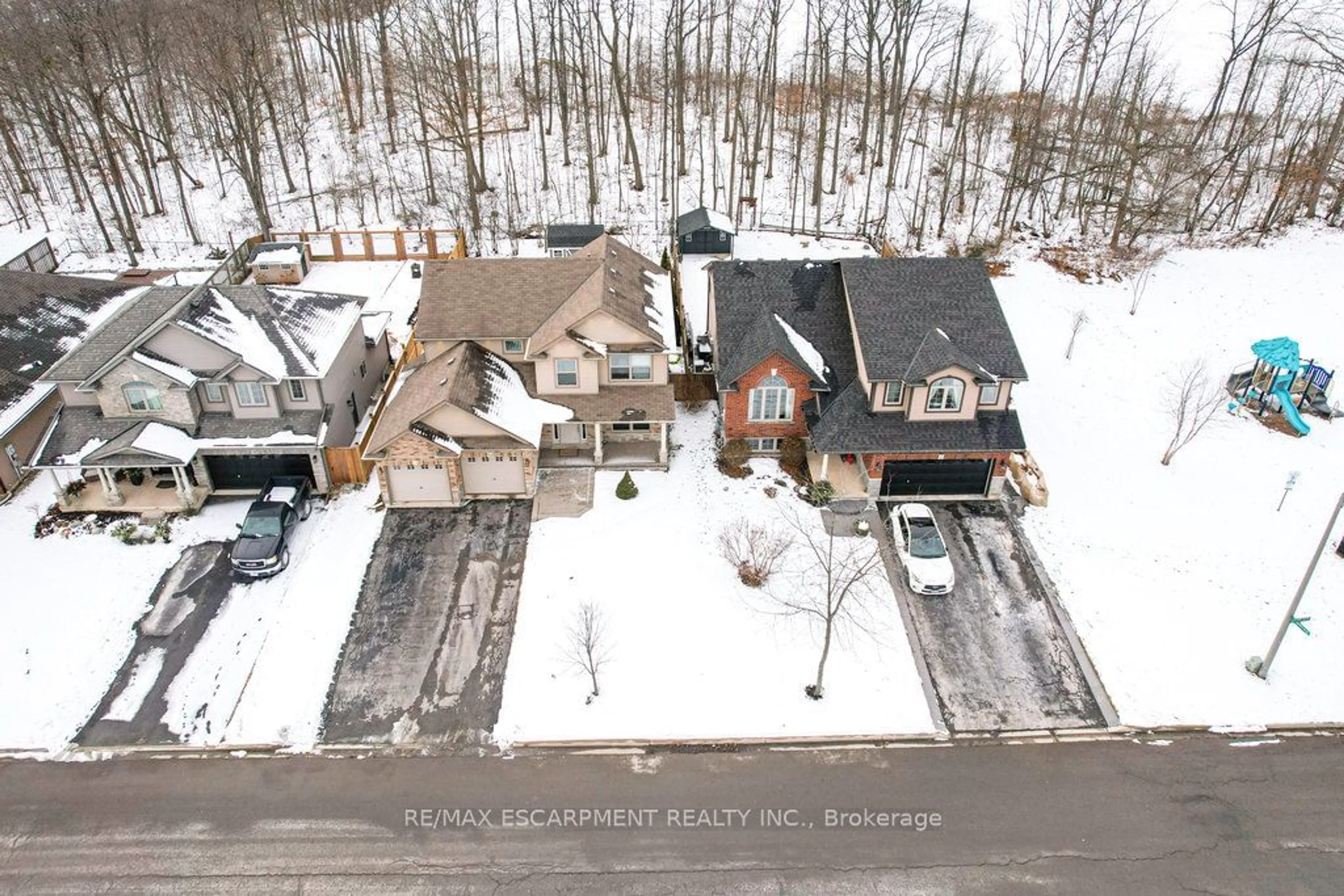 A pic from outside/outdoor area/front of a property/back of a property/a pic from drone, street for 54 Harvest Gate, West Lincoln Ontario L0R 2A0