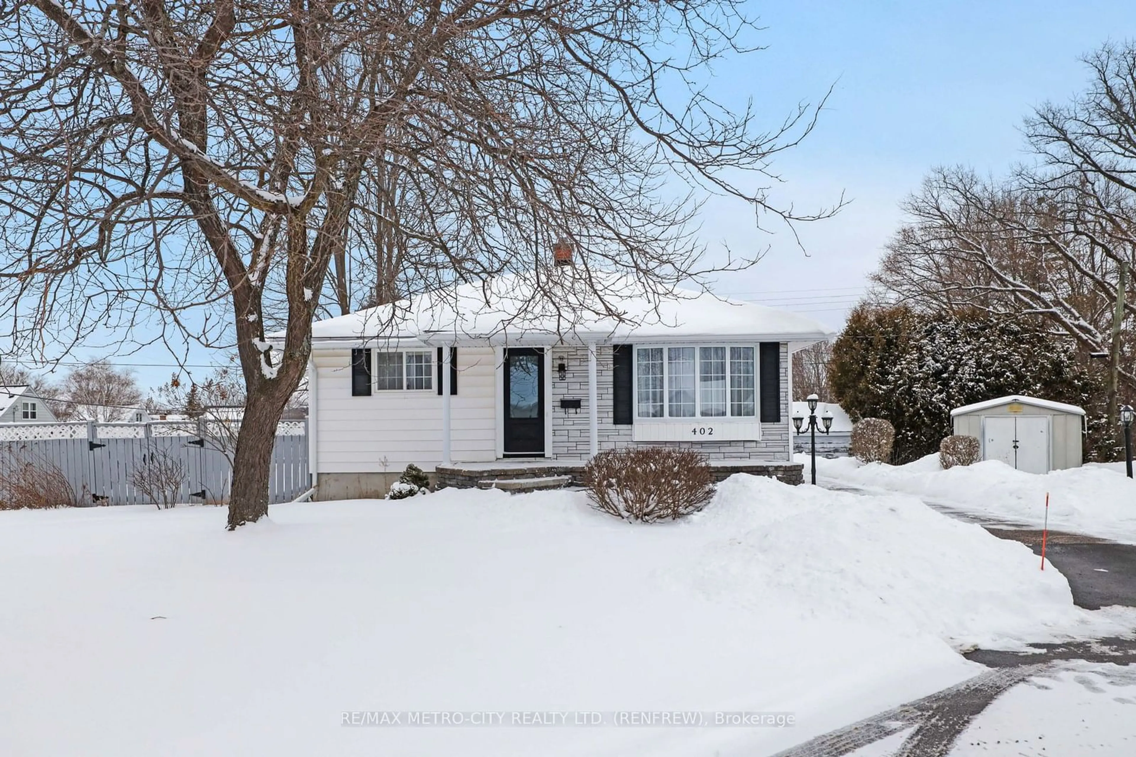 Home with vinyl exterior material, street for 402 MCNAB Cres, Renfrew Ontario K7V 2Z2