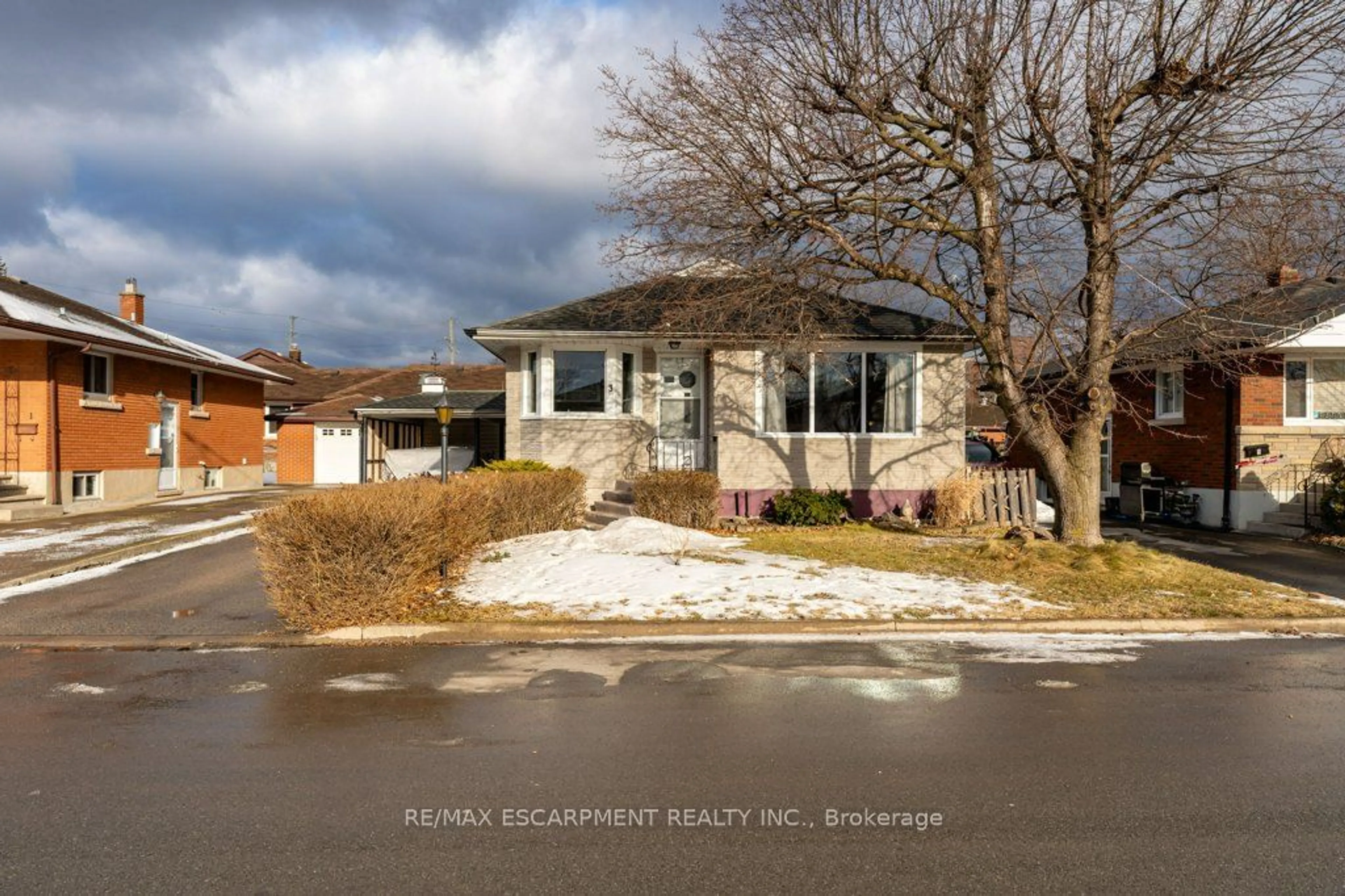 Unknown for 3 Highfield Ave, St. Catharines Ontario L2M 5W3