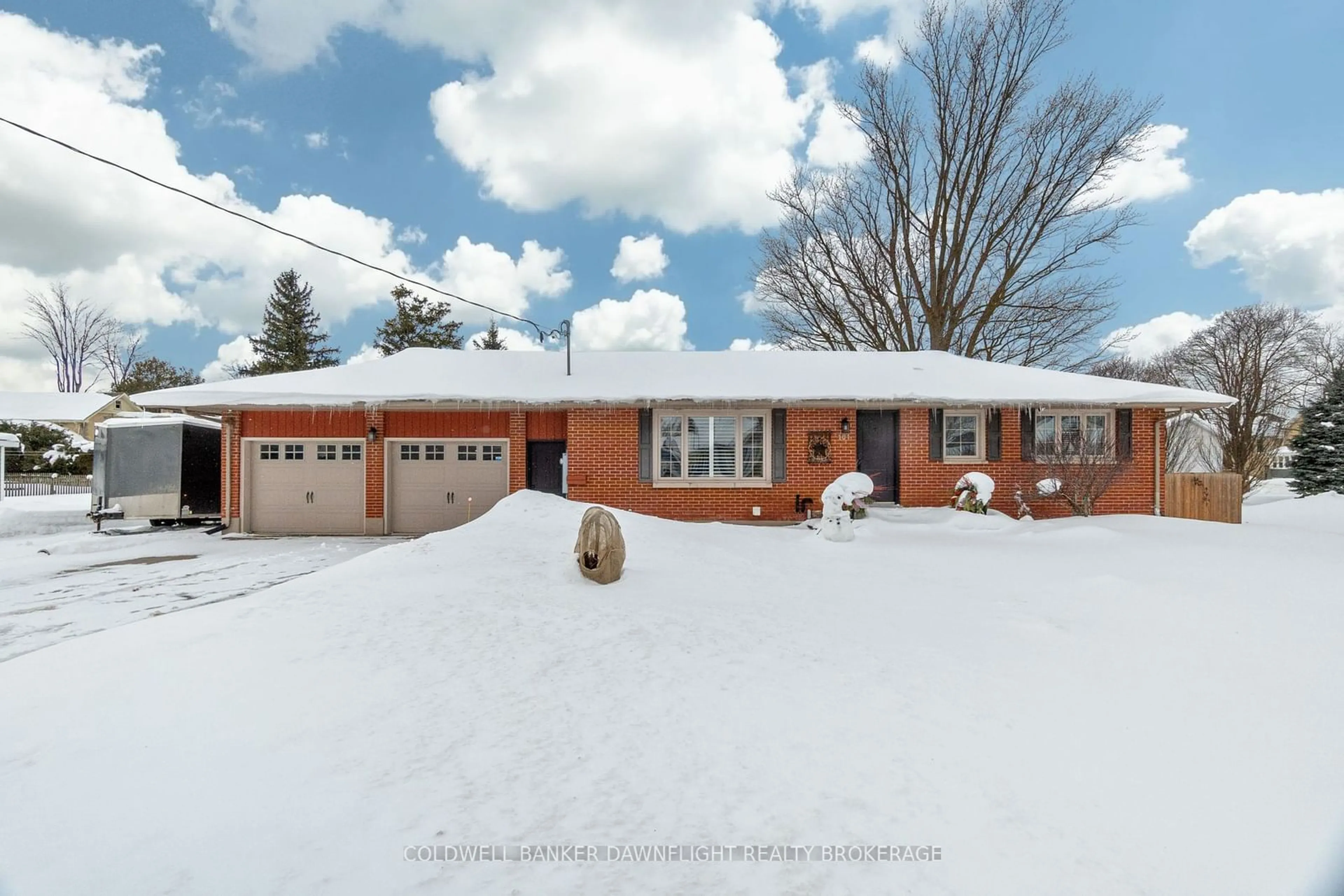A pic from outside/outdoor area/front of a property/back of a property/a pic from drone, street for 181 William St, South Huron Ontario N0M 1S2
