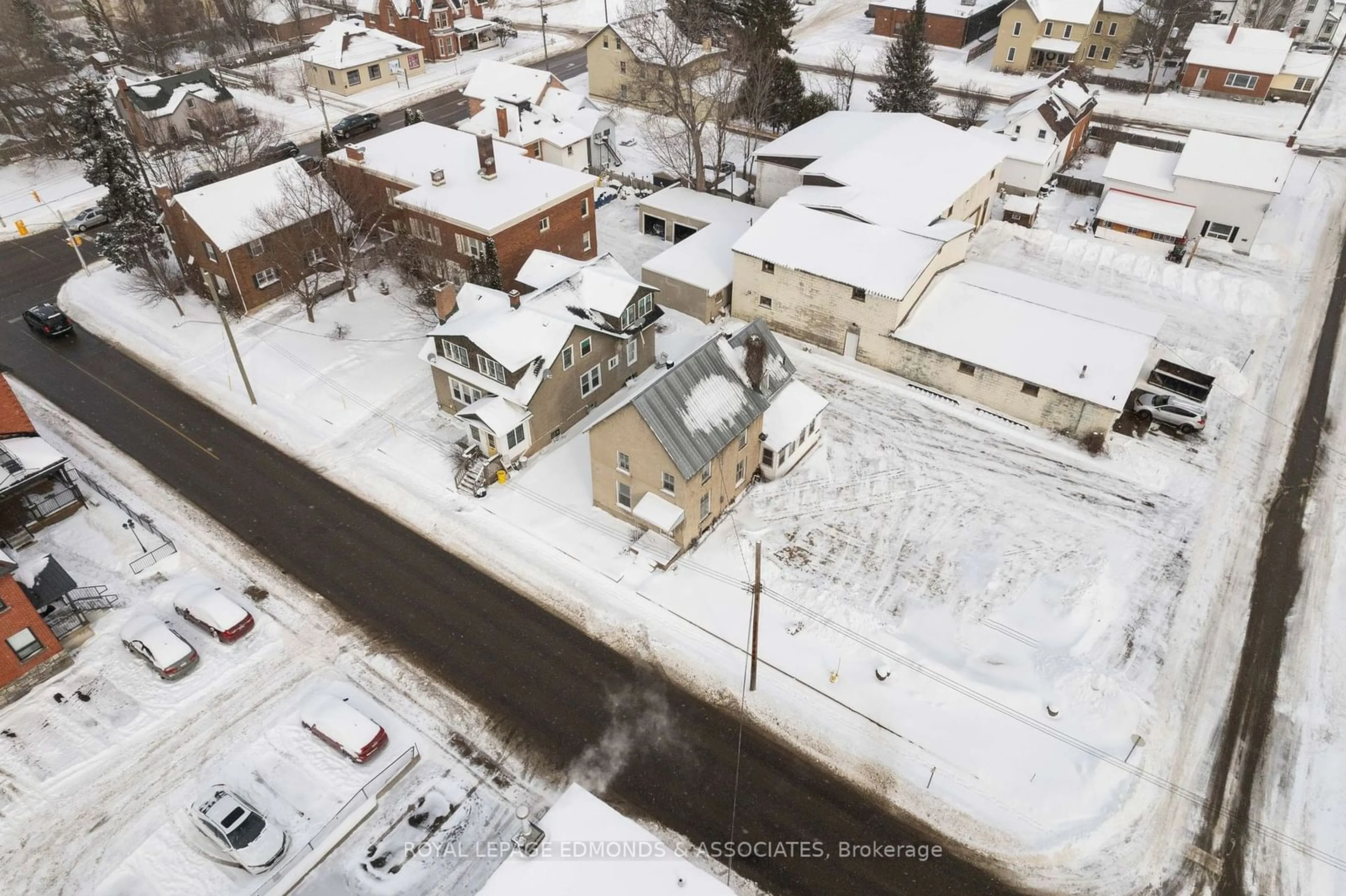 A pic from outside/outdoor area/front of a property/back of a property/a pic from drone, street for 231 Cecelia St, Pembroke Ontario K8A 1R8