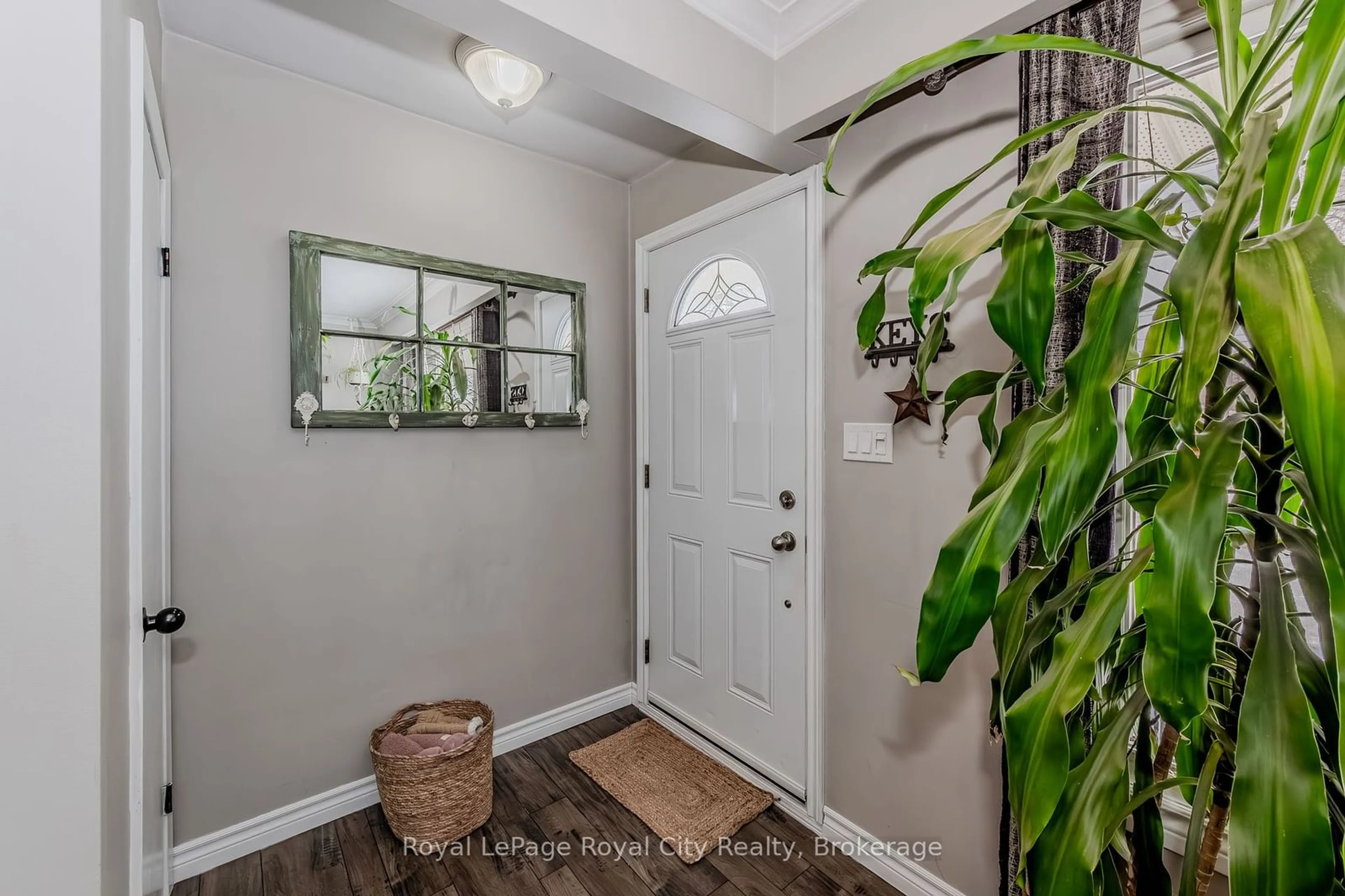 Indoor entryway for 230 Stevenson St, Guelph Ontario N1E 5B4