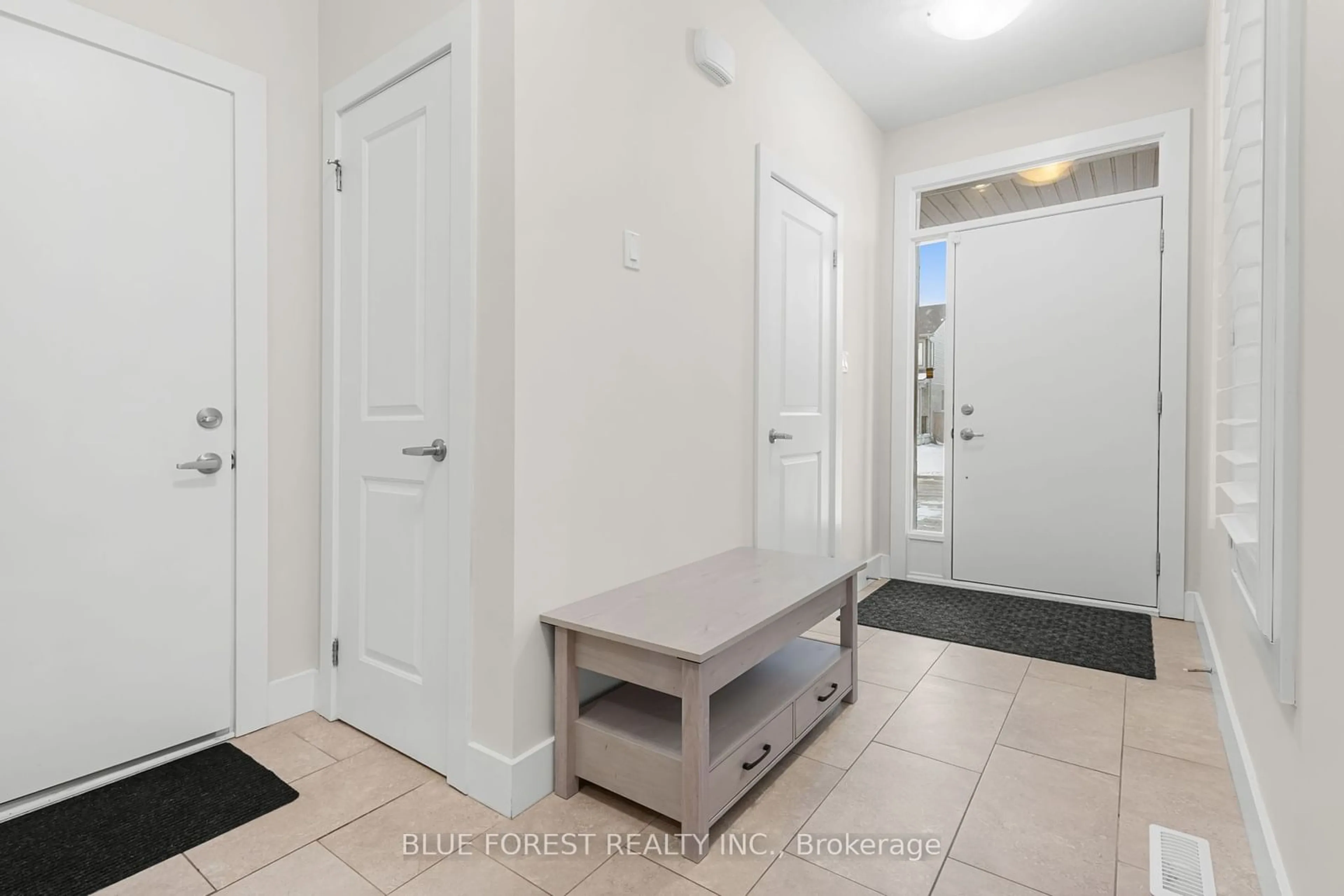 Indoor entryway for 2014 Clayridge Way, London Ontario N6G 0V3