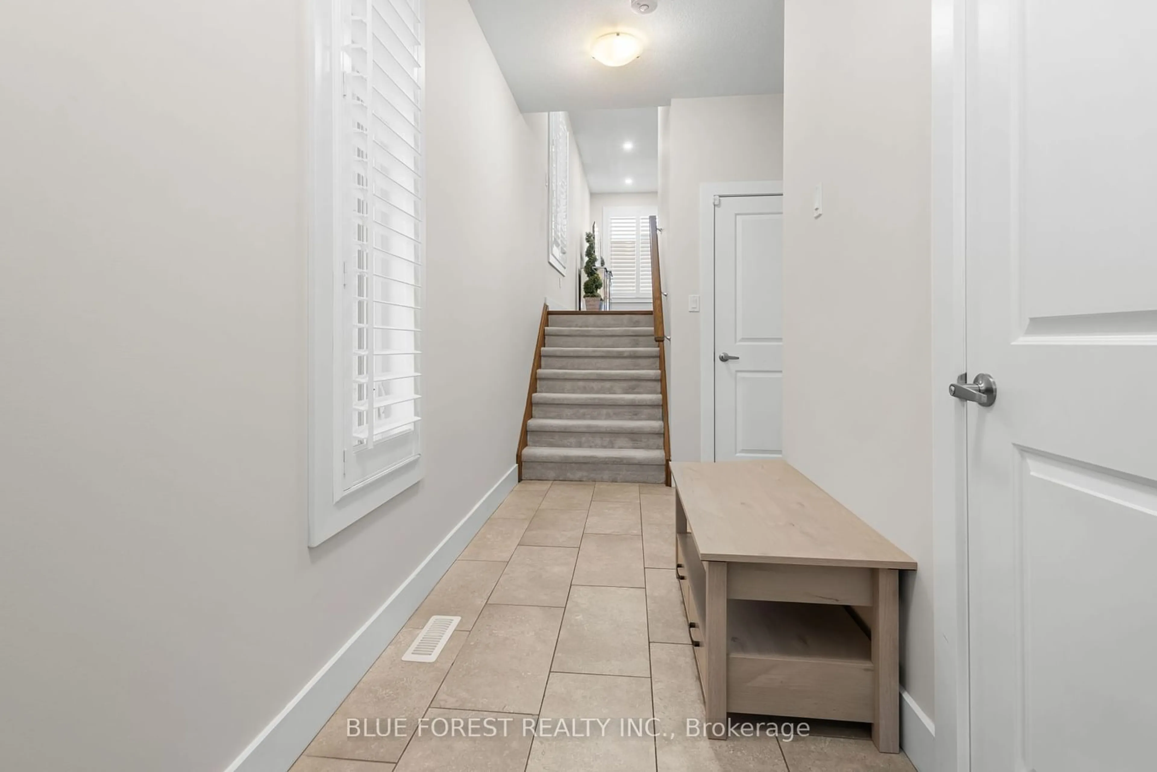 Indoor entryway for 2014 Clayridge Way, London Ontario N6G 0V3