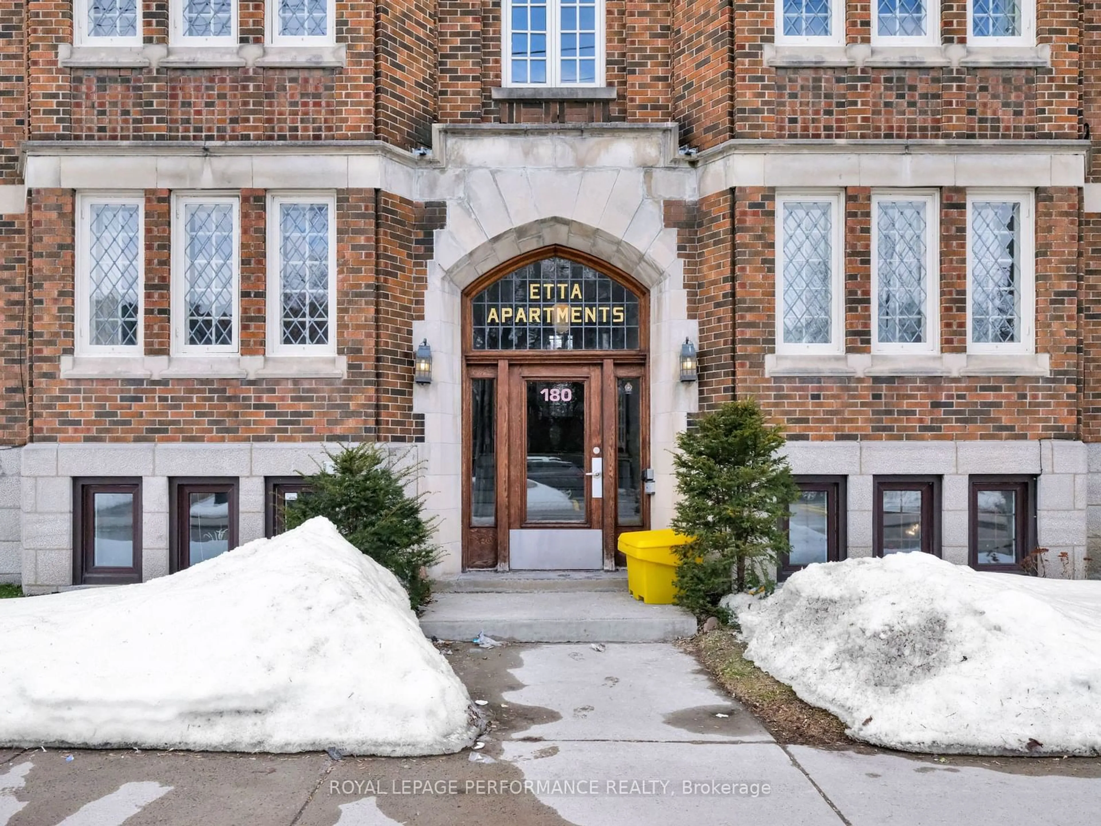 Indoor entryway for 180 Augusta St #2, Lower Town - Sandy Hill Ontario K1N 8C1