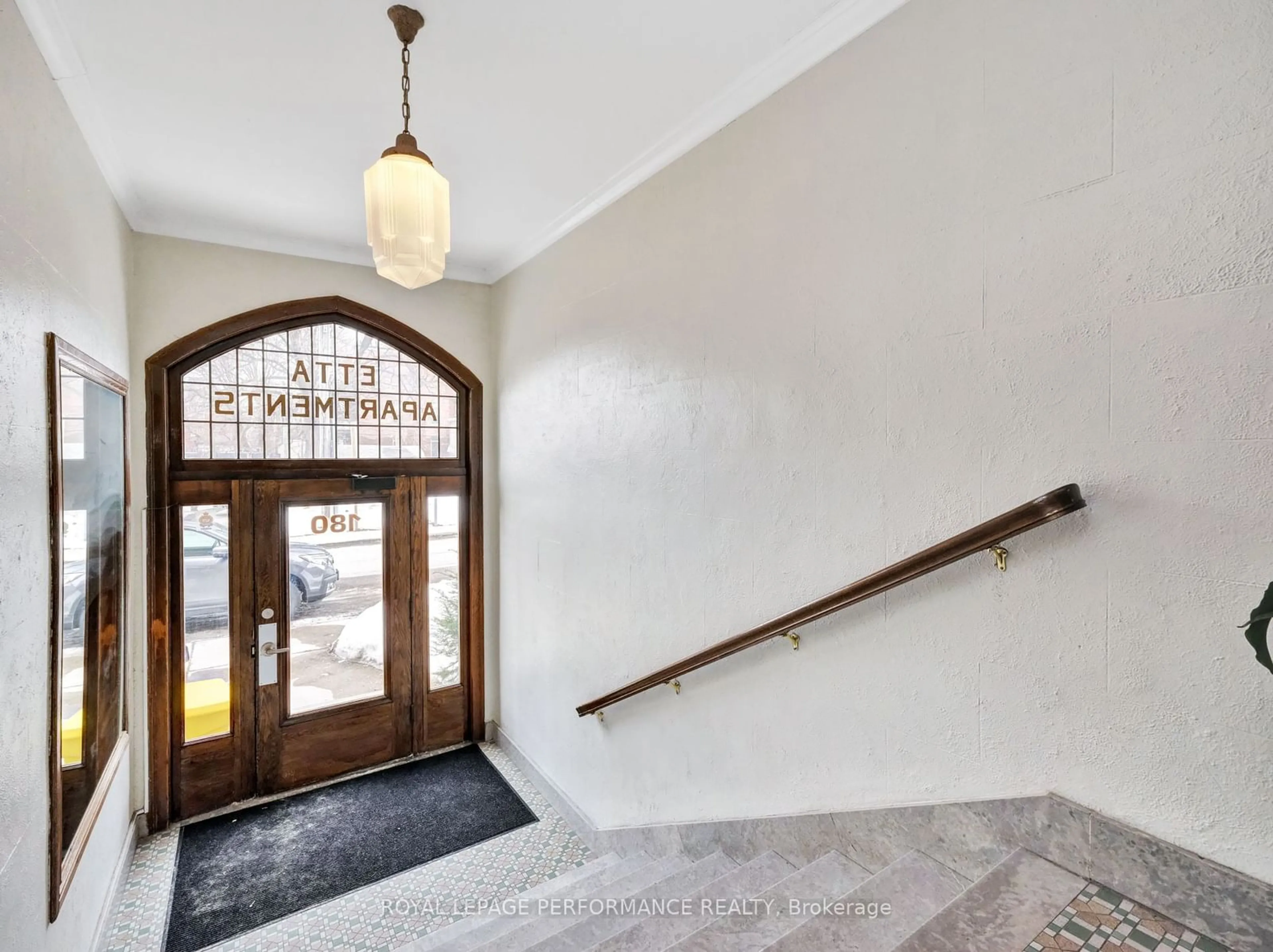 Indoor foyer for 180 Augusta St #2, Lower Town - Sandy Hill Ontario K1N 8C1