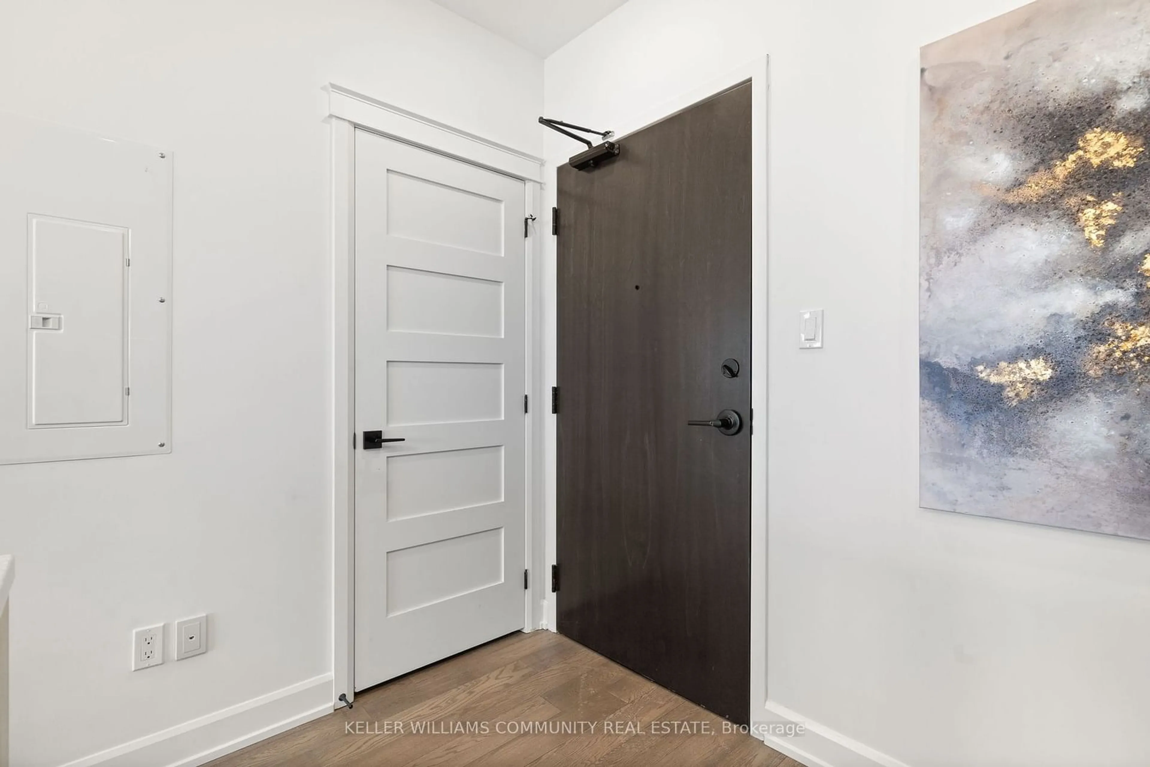 Indoor entryway for 195 Hunter St #605, Peterborough Ontario K9H 1G9