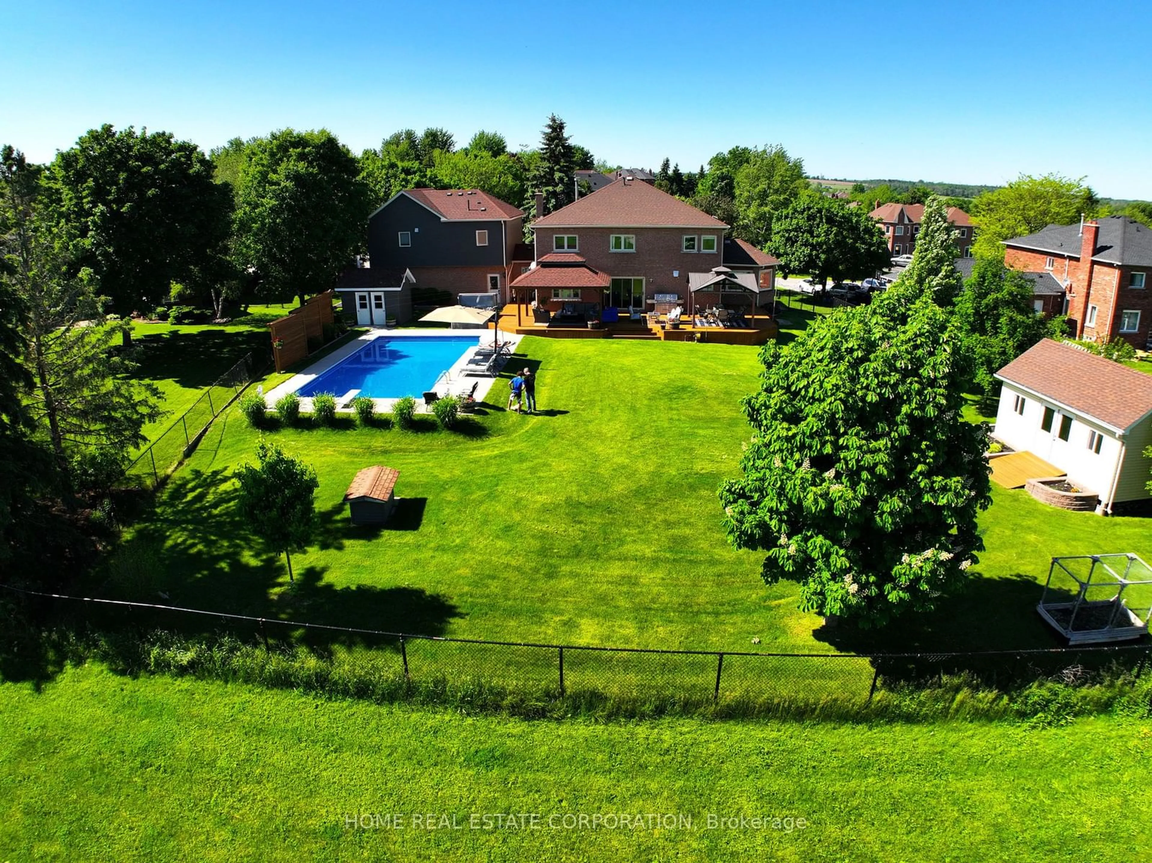 A pic from outside/outdoor area/front of a property/back of a property/a pic from drone, water/lake/river/ocean view for 14 Hawthorne Rd, Mono Ontario L9W 6G7