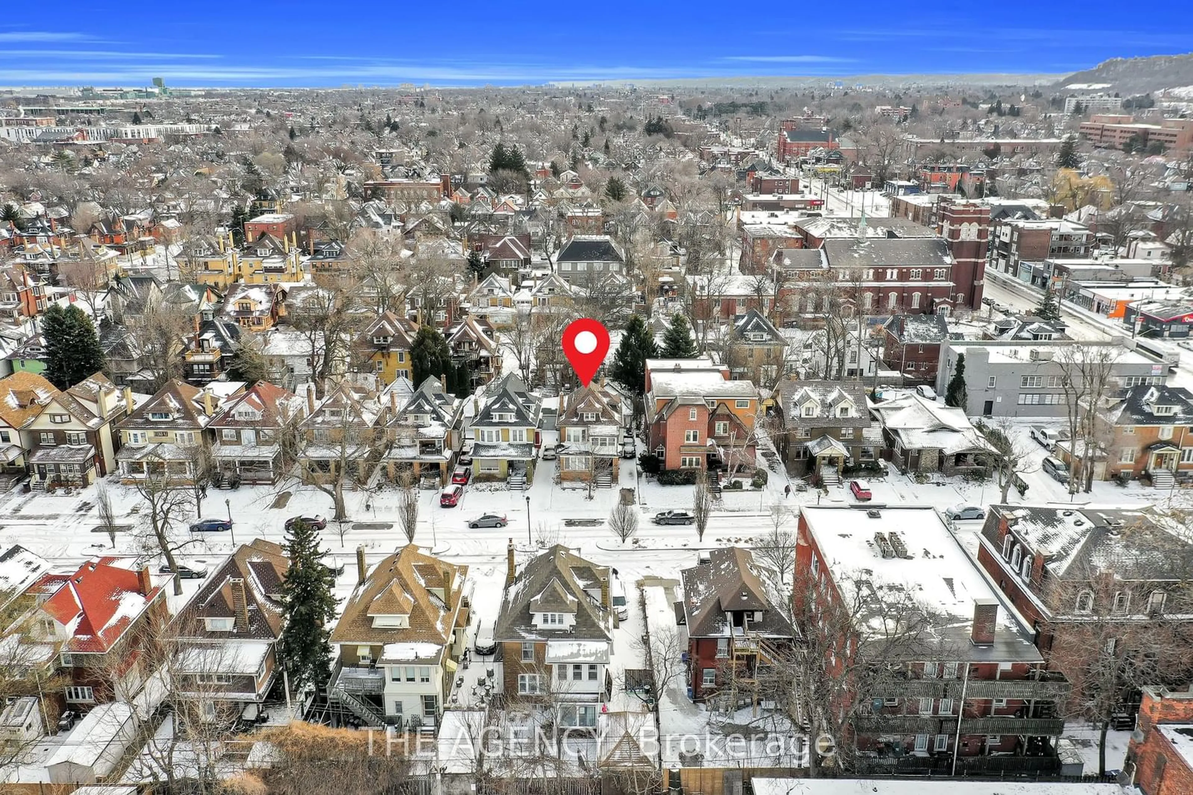 A pic from outside/outdoor area/front of a property/back of a property/a pic from drone, city buildings view from balcony for 77 Proctor Blvd, Hamilton Ontario L8M 2M5