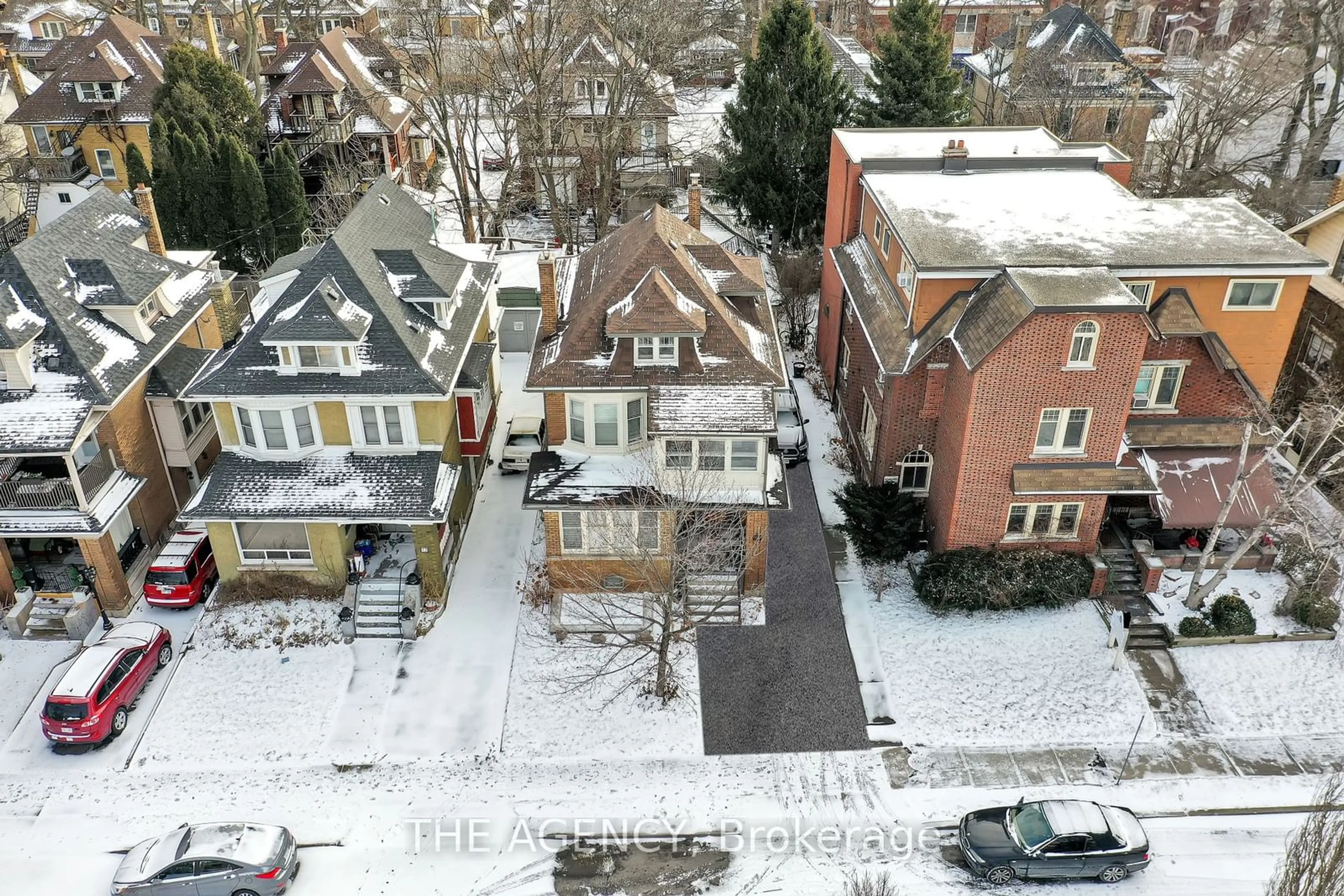 A pic from outside/outdoor area/front of a property/back of a property/a pic from drone, city buildings view from balcony for 77 Proctor Blvd, Hamilton Ontario L8M 2M5