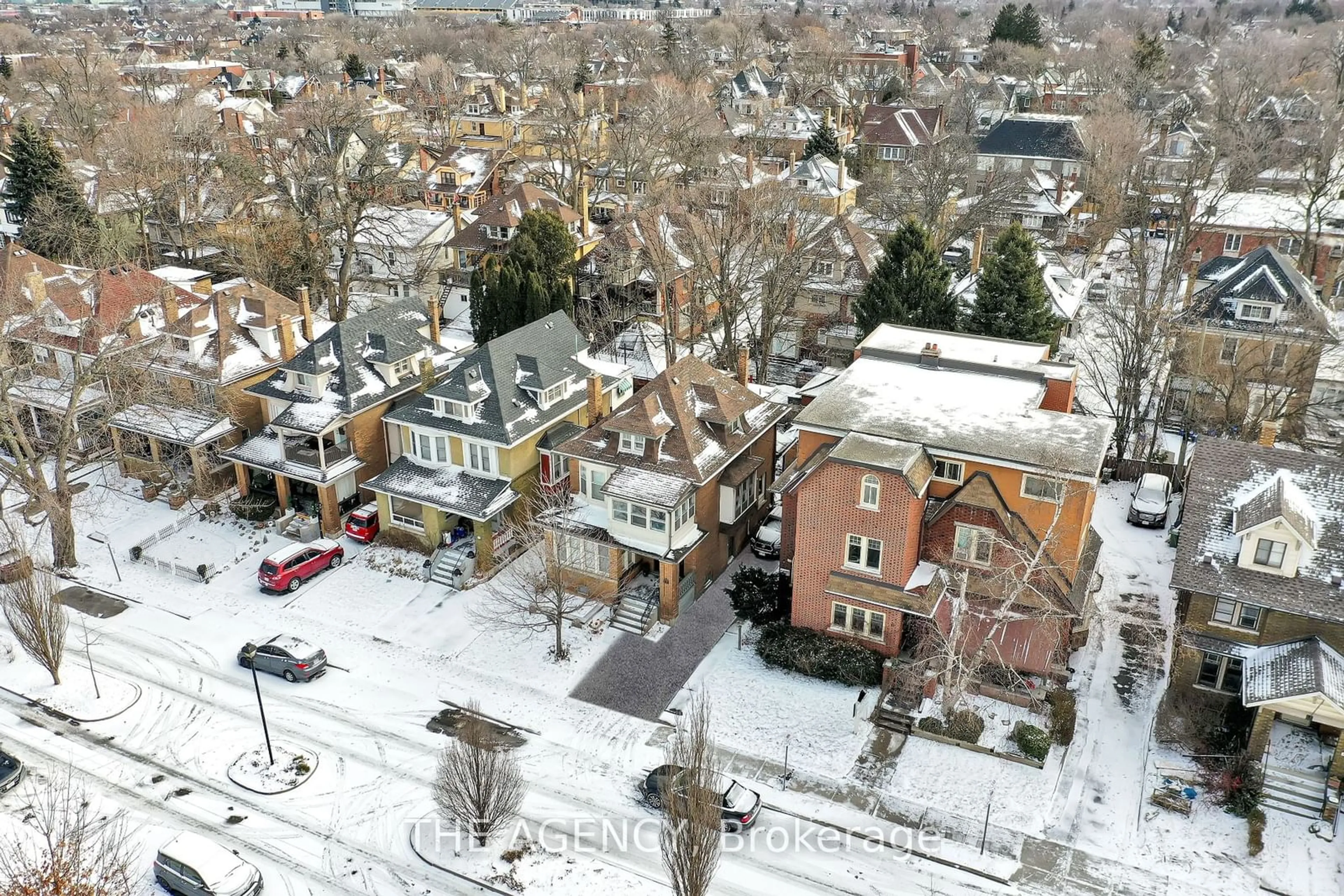 A pic from outside/outdoor area/front of a property/back of a property/a pic from drone, street for 77 Proctor Blvd, Hamilton Ontario L8M 2M5