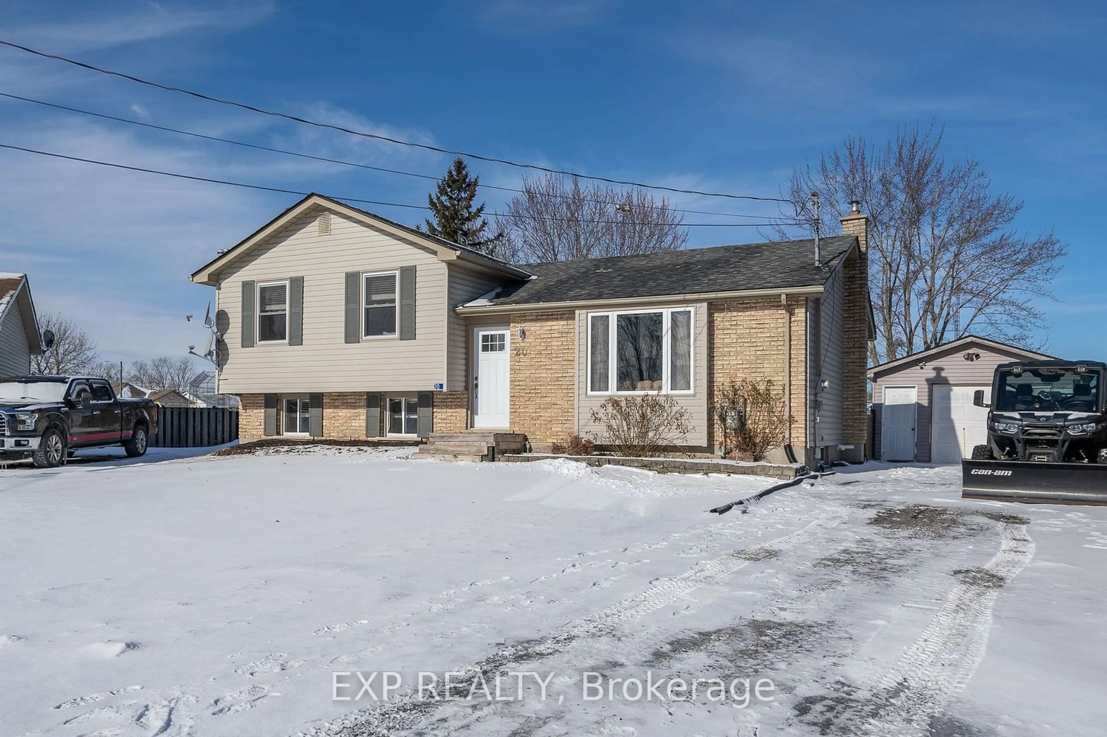 Home with vinyl exterior material, street for 20 Centre Crt, Quinte West Ontario K0K 2C0