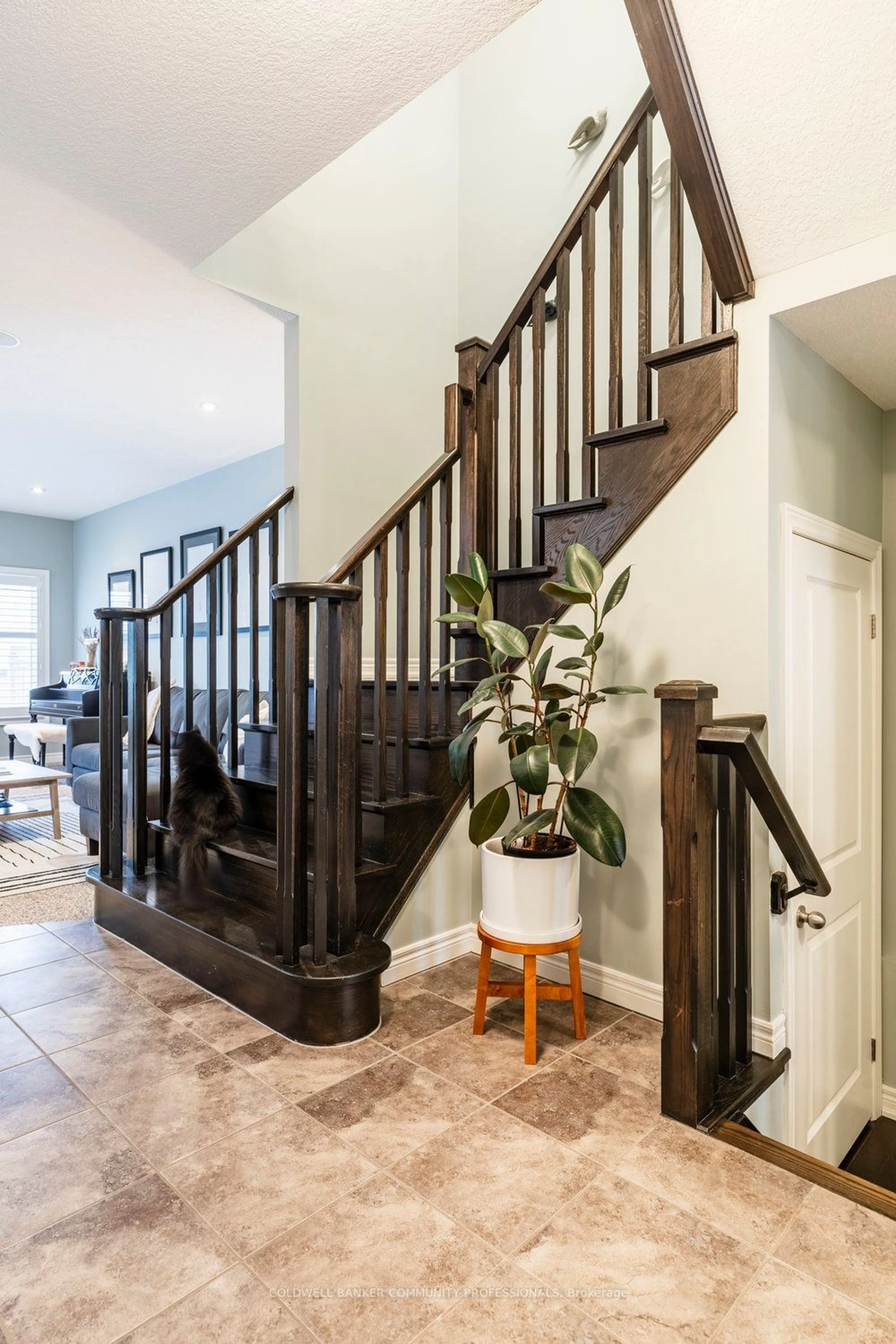 Indoor entryway for 65 Crawford Dr, Hamilton Ontario L8H 0A6