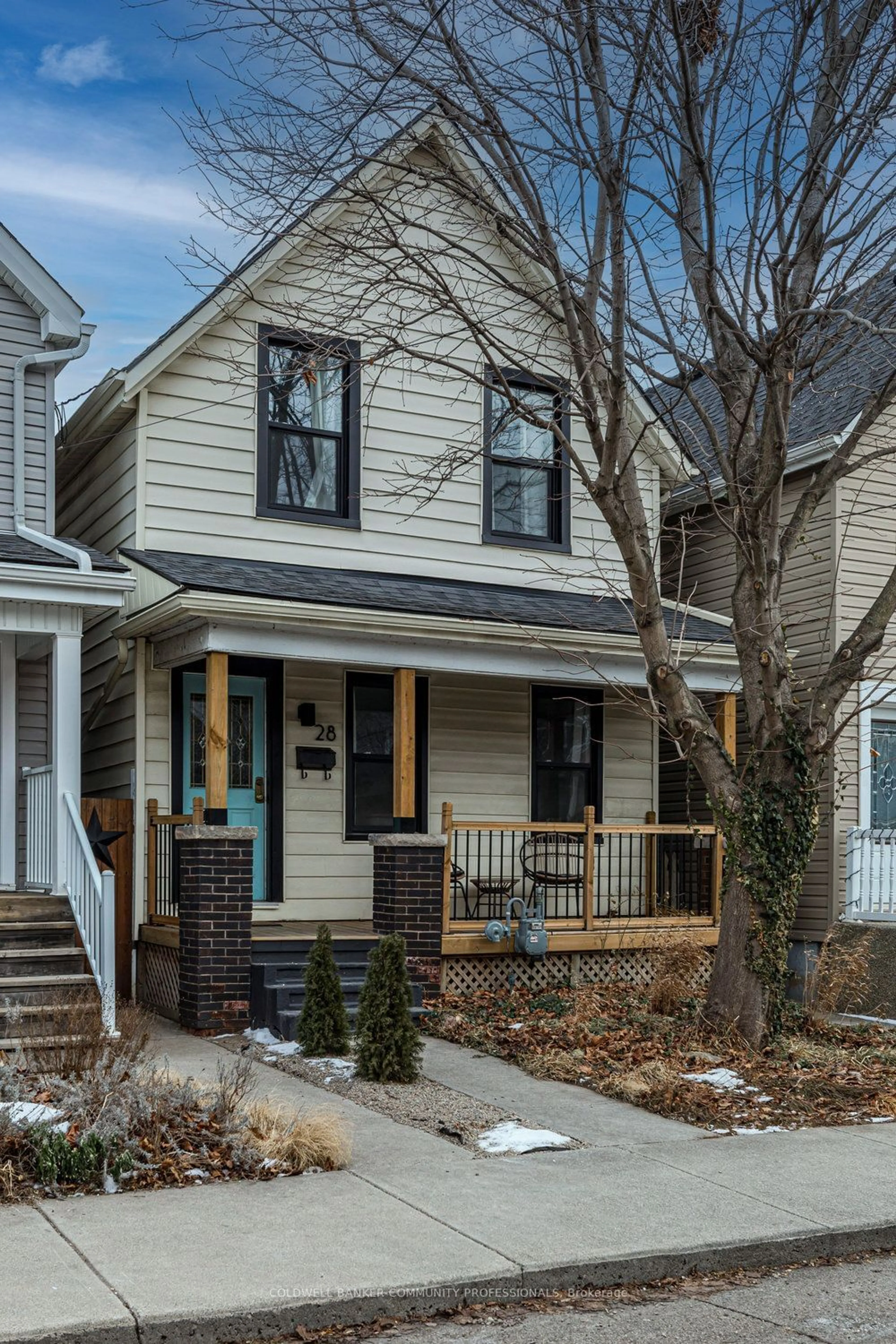 Home with vinyl exterior material, street for 28 Picton St, Hamilton Ontario L8L 1E2