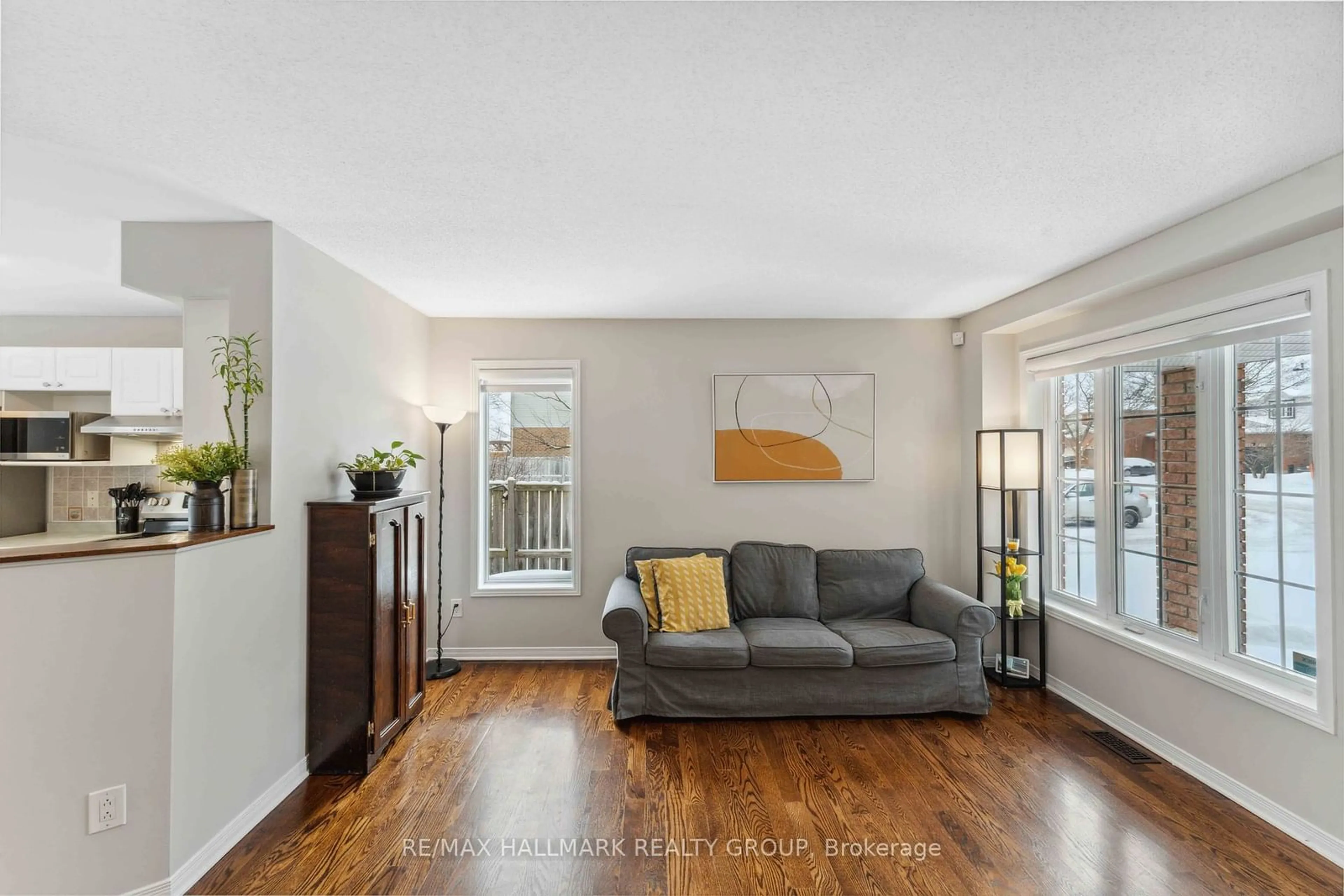 Living room with furniture, unknown for 1067 Ballantyne Dr, Orleans - Cumberland and Area Ontario K4A 4C7