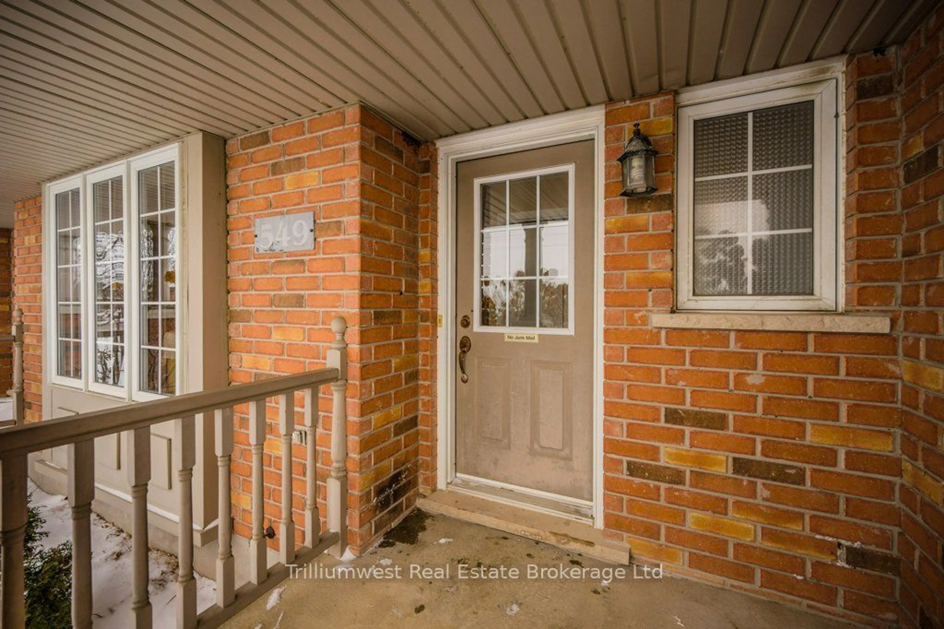 Indoor entryway for 549 Victoria Rd, Guelph Ontario N1E 7M3