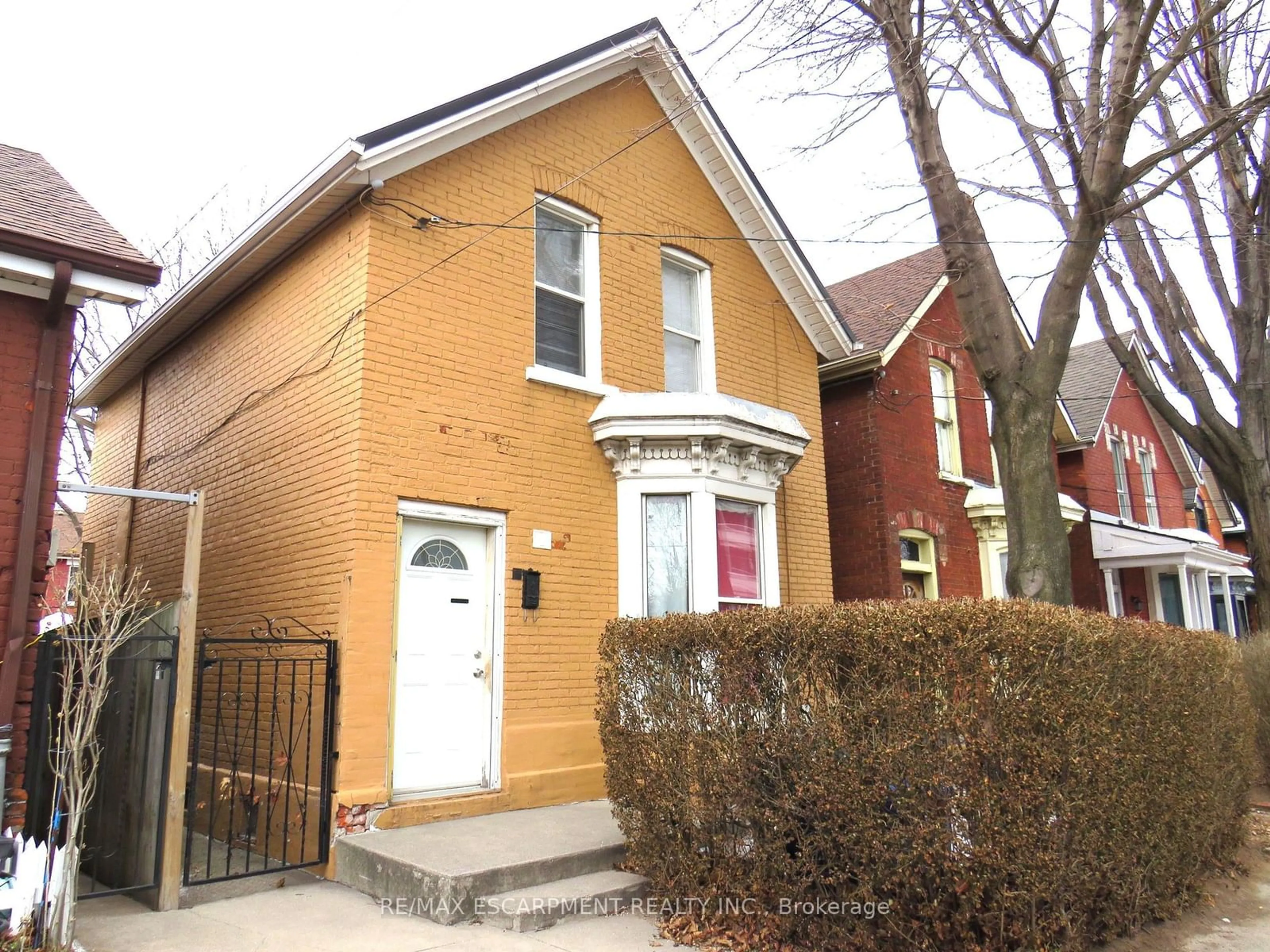 Home with brick exterior material, street for 29 Oxford St, Hamilton Ontario L8R 2W9