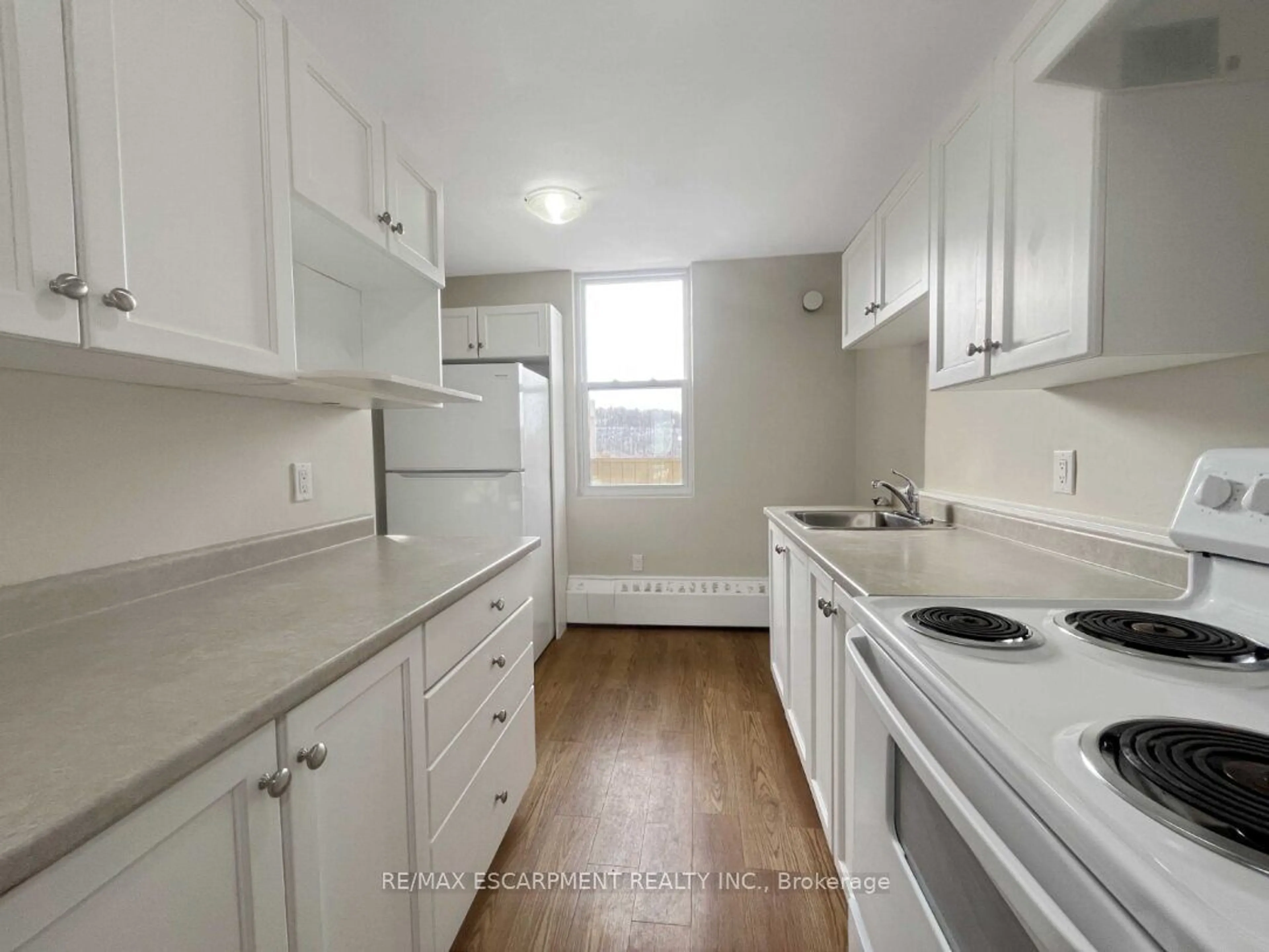 Standard kitchen, unknown for 350 Quigley Rd #822, Hamilton Ontario L8K 5N2