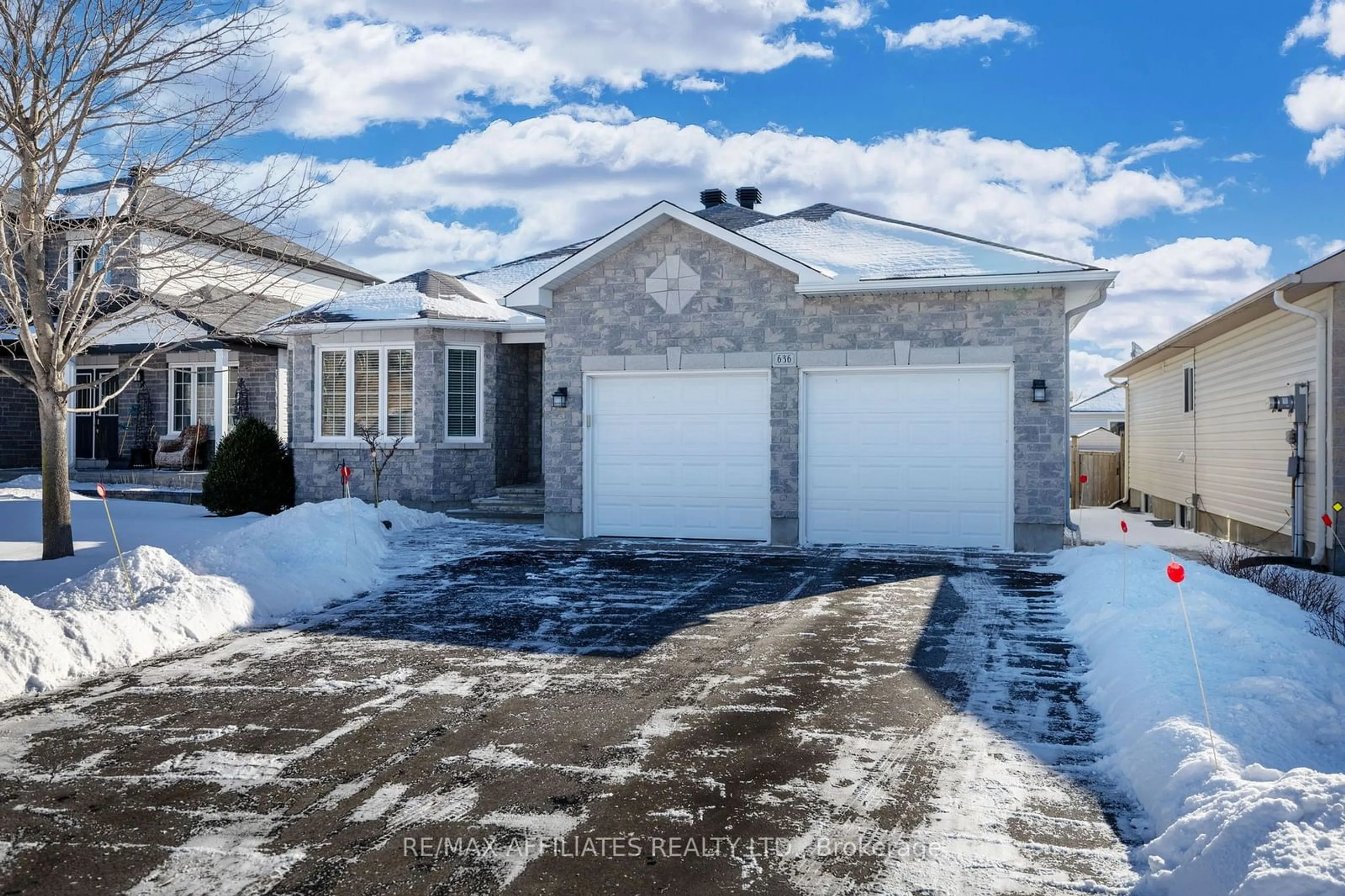 Home with vinyl exterior material, street for 636 Robert Hill St, Mississippi Mills Ontario K0A 1A0