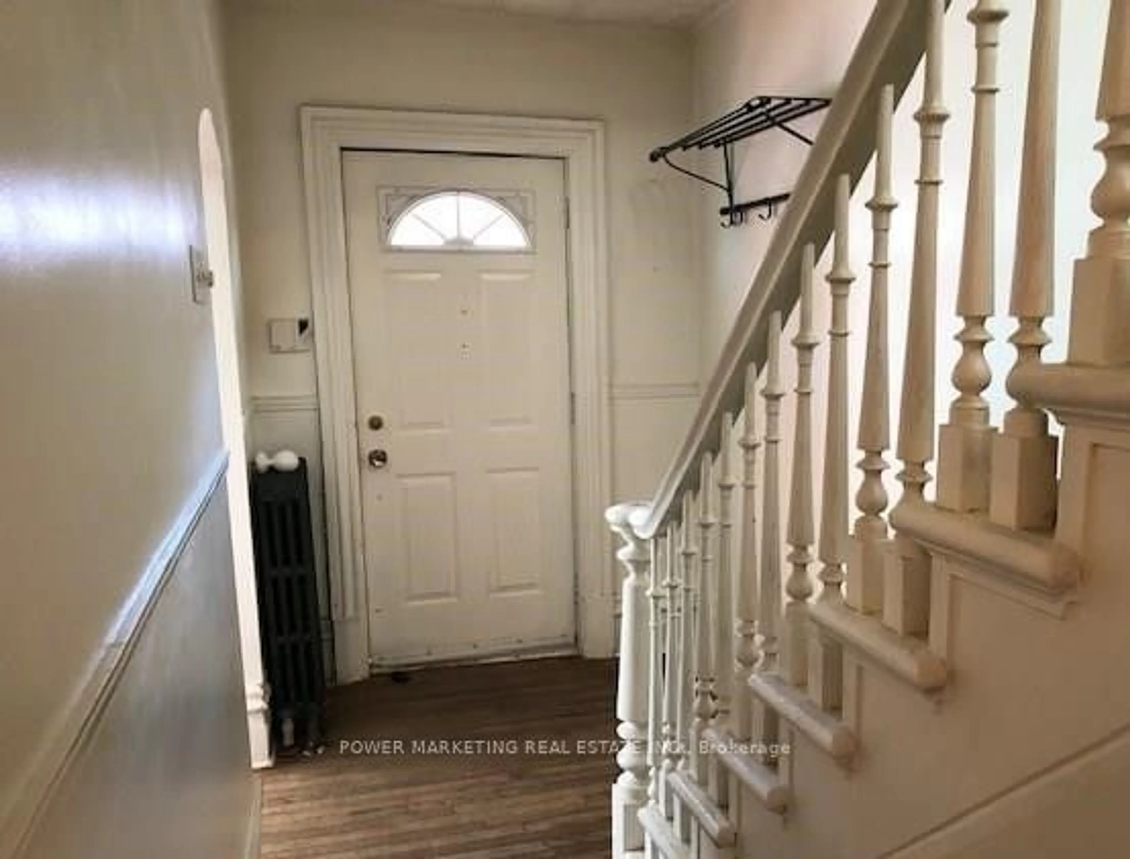 Indoor entryway for 277 ST ANDREW St, Lower Town - Sandy Hill Ontario K1N 5G8