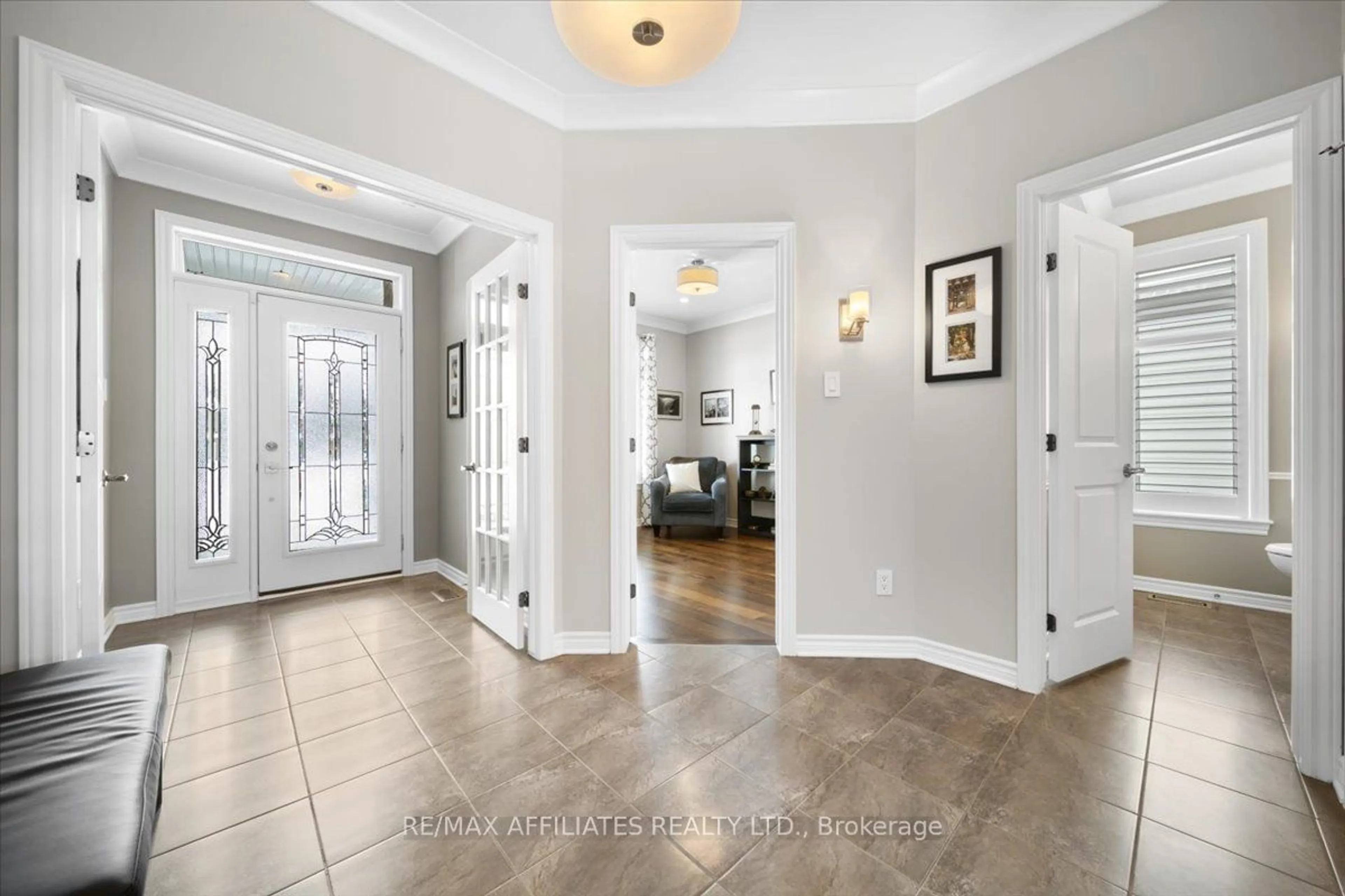 Indoor entryway for 285 Chinian St, Orleans - Cumberland and Area Ontario K4A 0W7