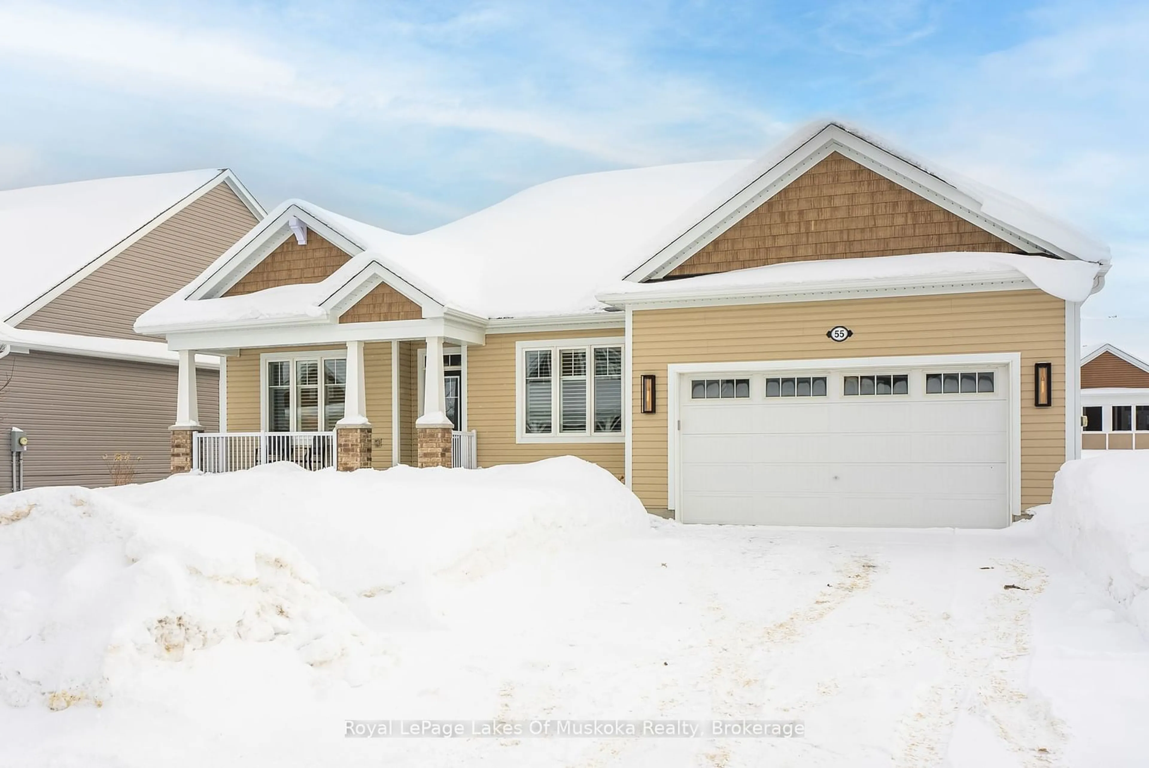 Home with vinyl exterior material, street for 55 Dyer Cres, Bracebridge Ontario P1L 0A9