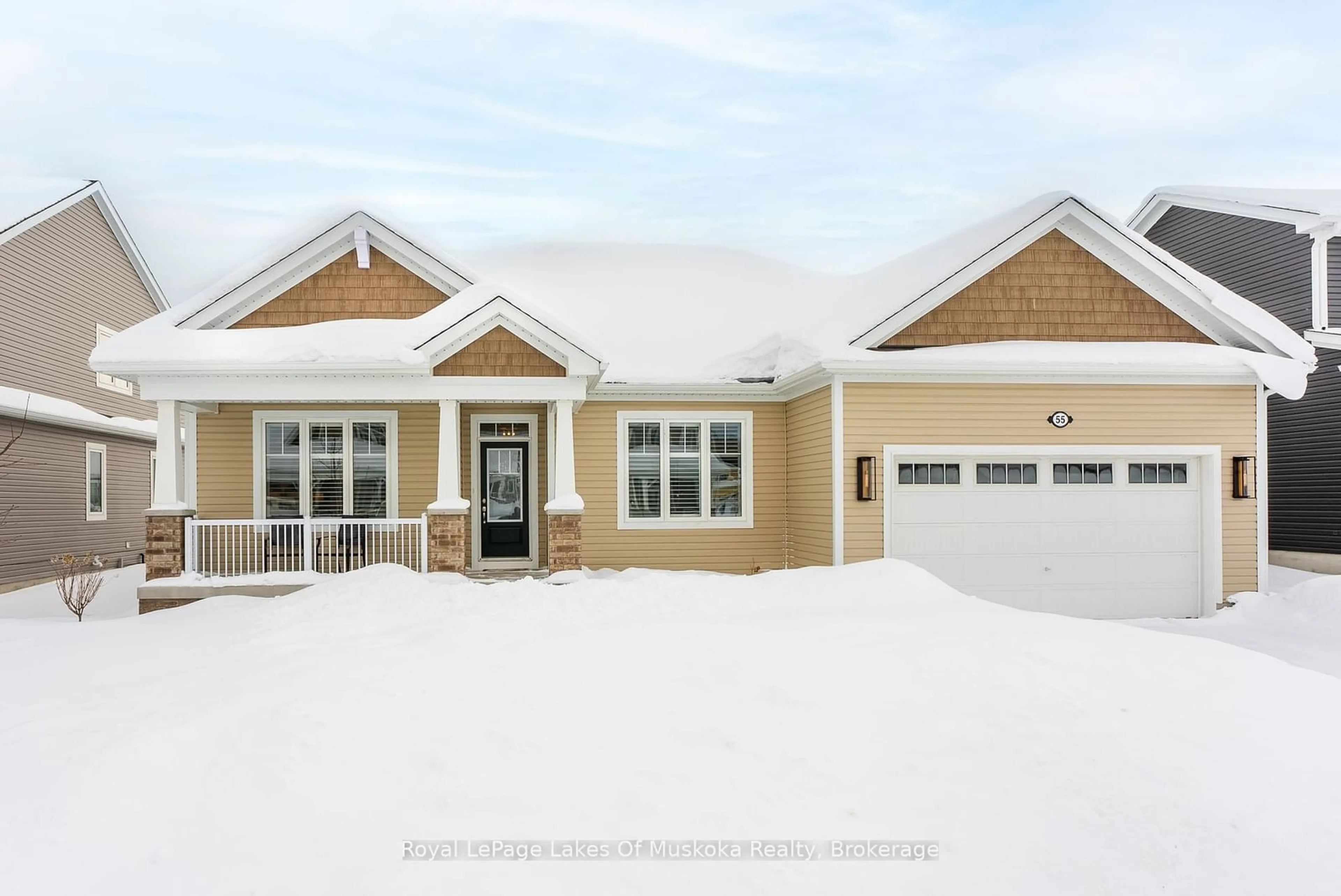 Home with vinyl exterior material, street for 55 Dyer Cres, Bracebridge Ontario P1L 0A9