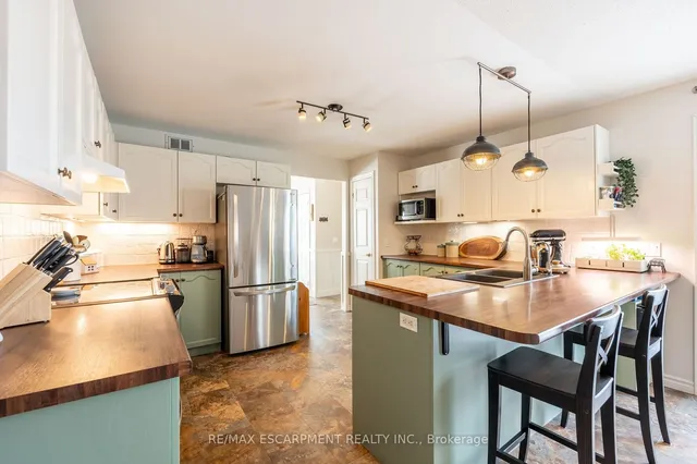 Additional property image - 136 Glenariff Dr